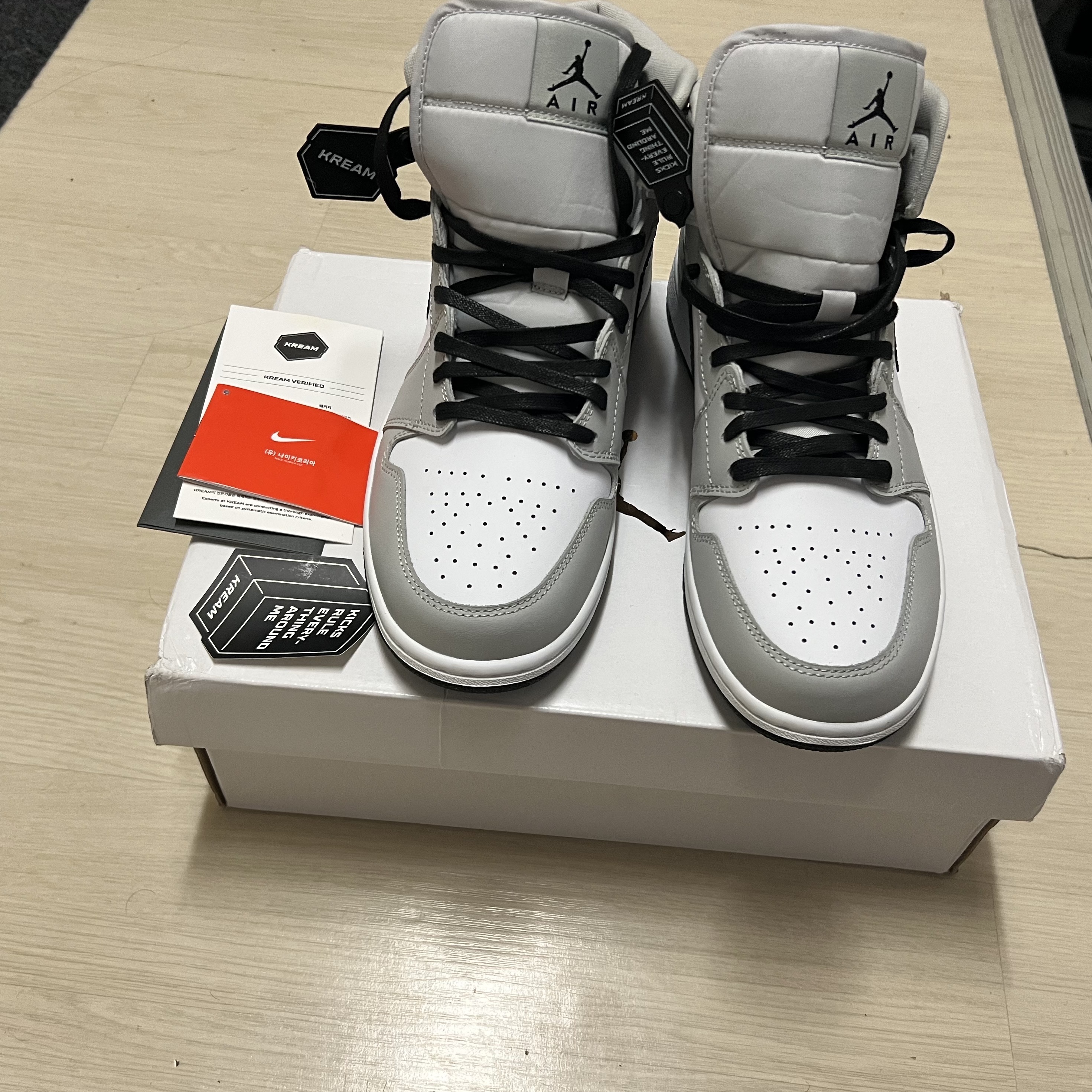 (W) Jordan 1 Mid Grey Fog 착용 스타일