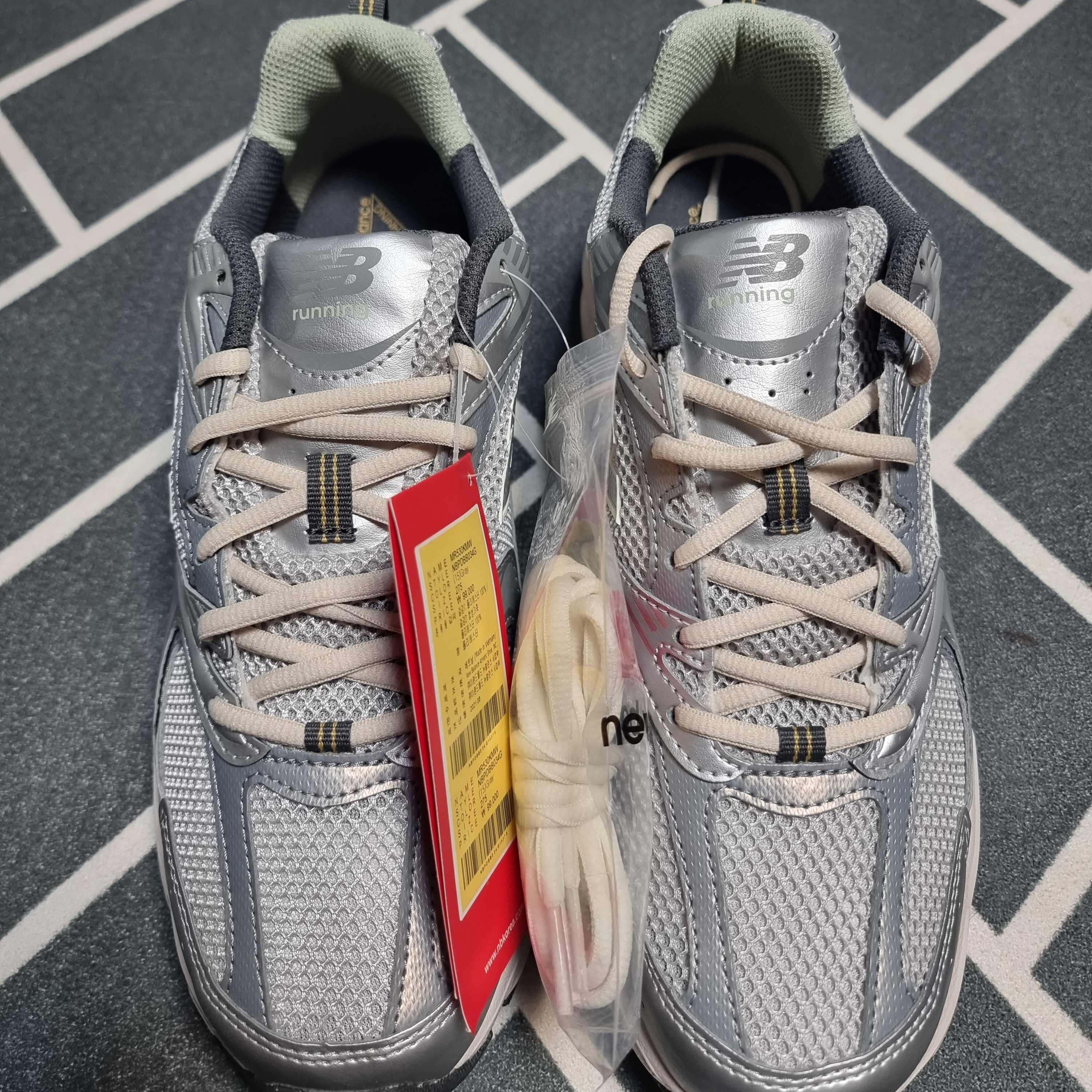 New Balance 530 Earth 착용 스타일