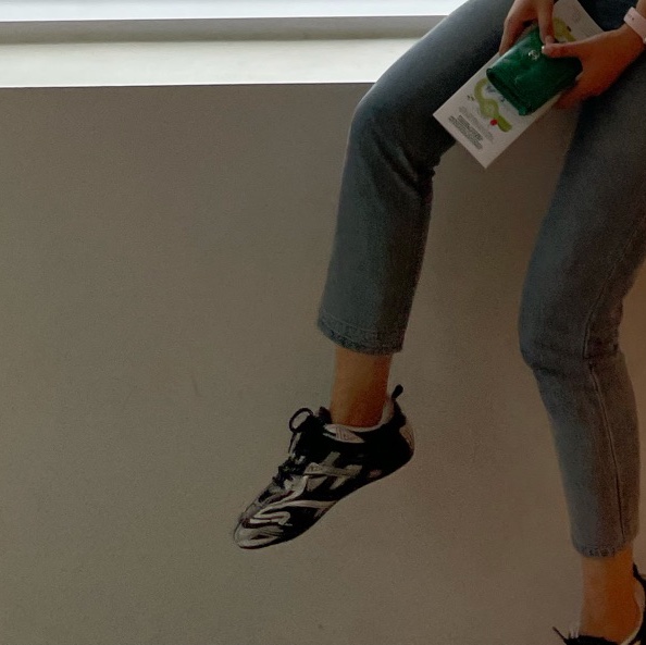 (W) Balenciaga Drive Sneakers Light Grey 착용 스타일