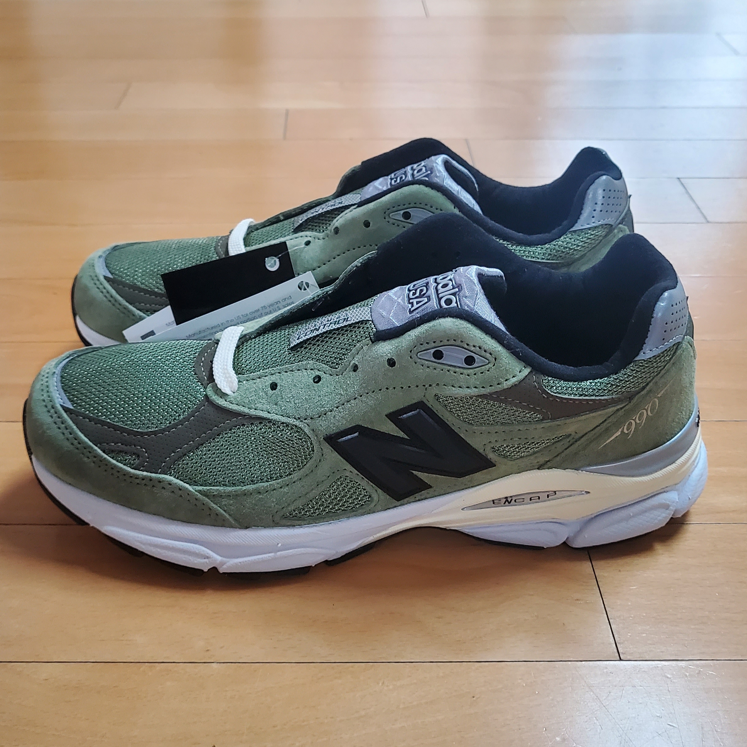 New Balance x JJJJound 990v3 Olive 착용 스타일 - 1