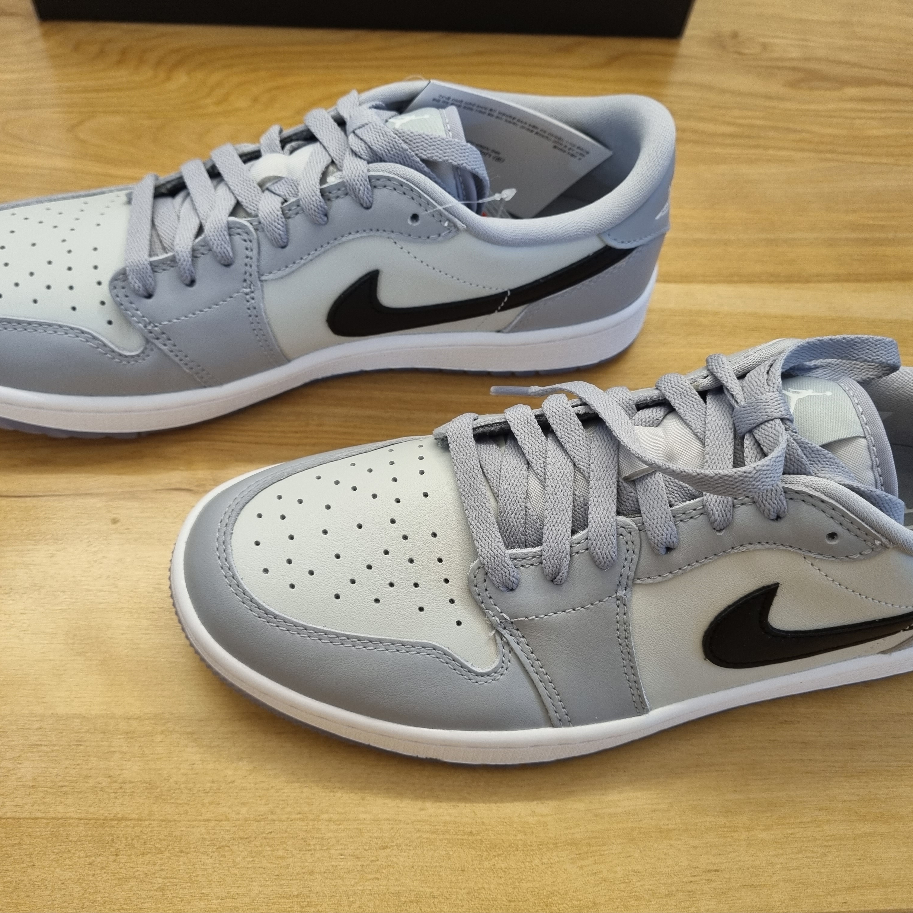 Jordan 1 Low Golf Wolf Grey 착용 스타일 - 3