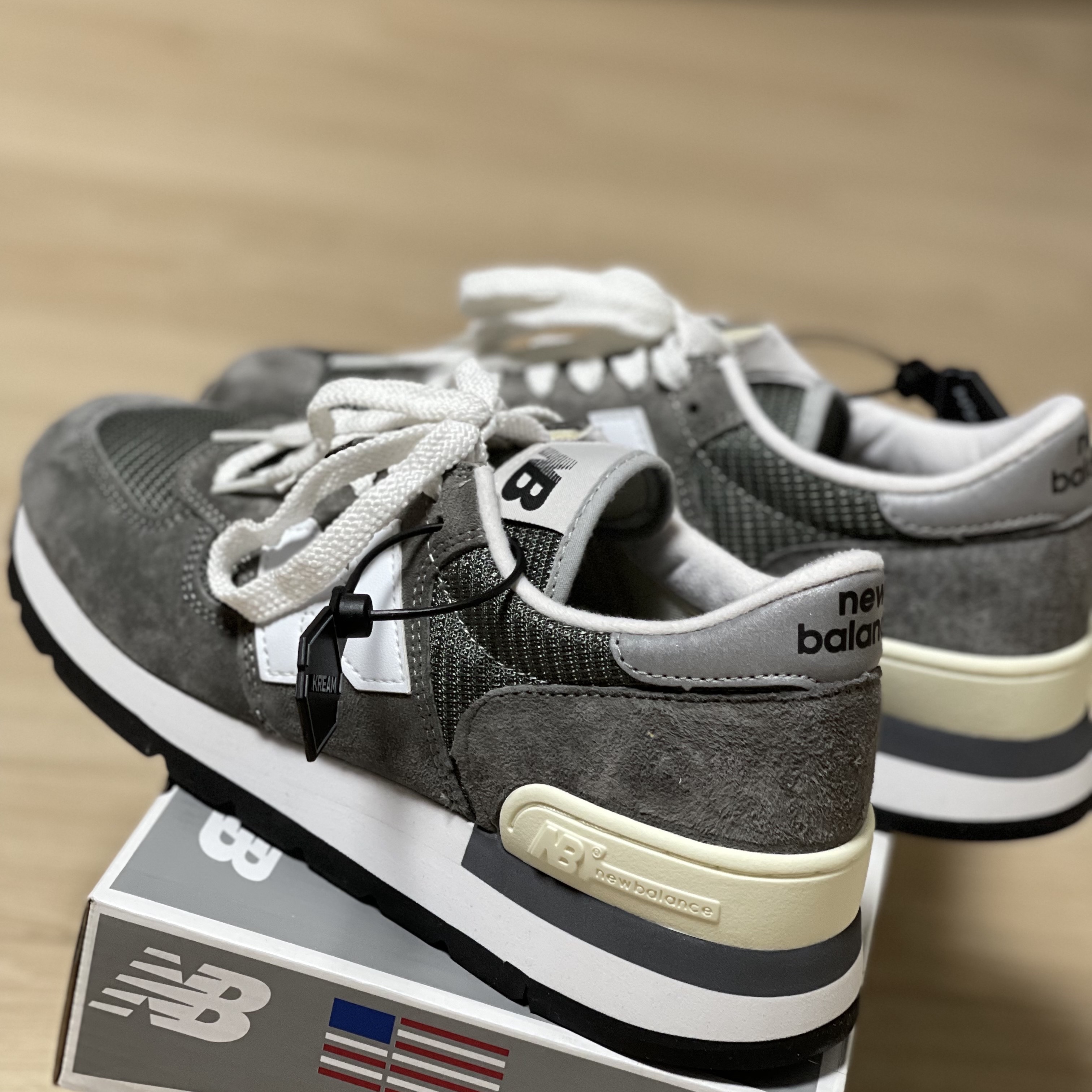 New Balance 990 Made in USA Grey 착용 스타일 - 3