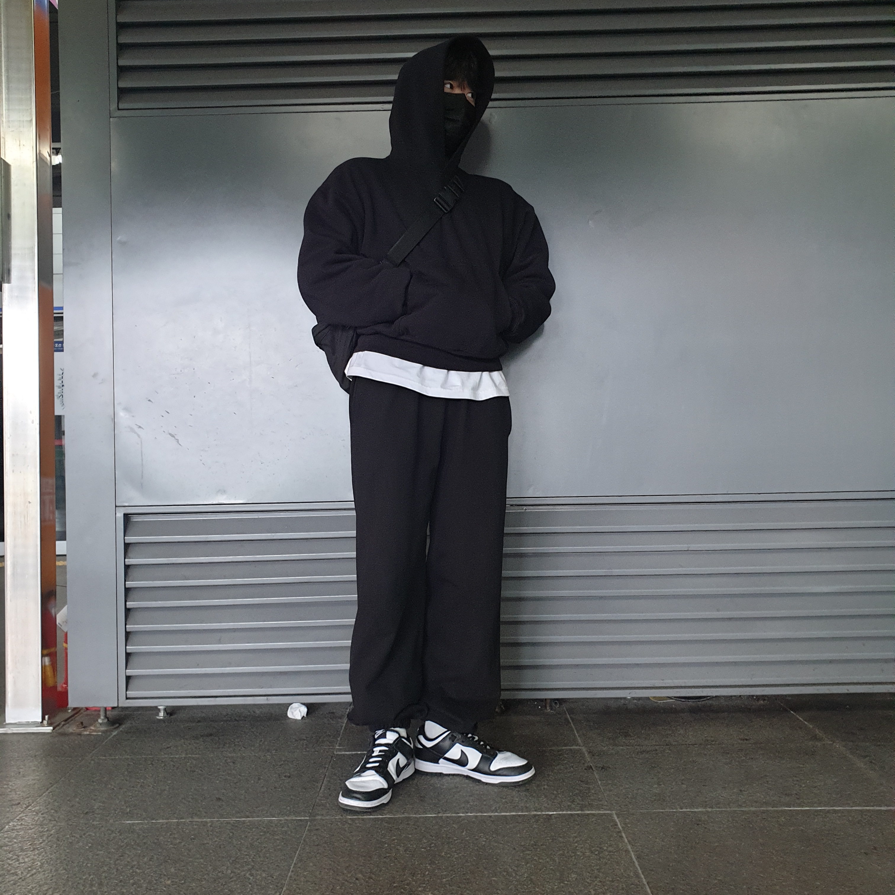 Yeezy Gap Hoodie Black, Nike Dunk Low Retro Black 착용 스타일