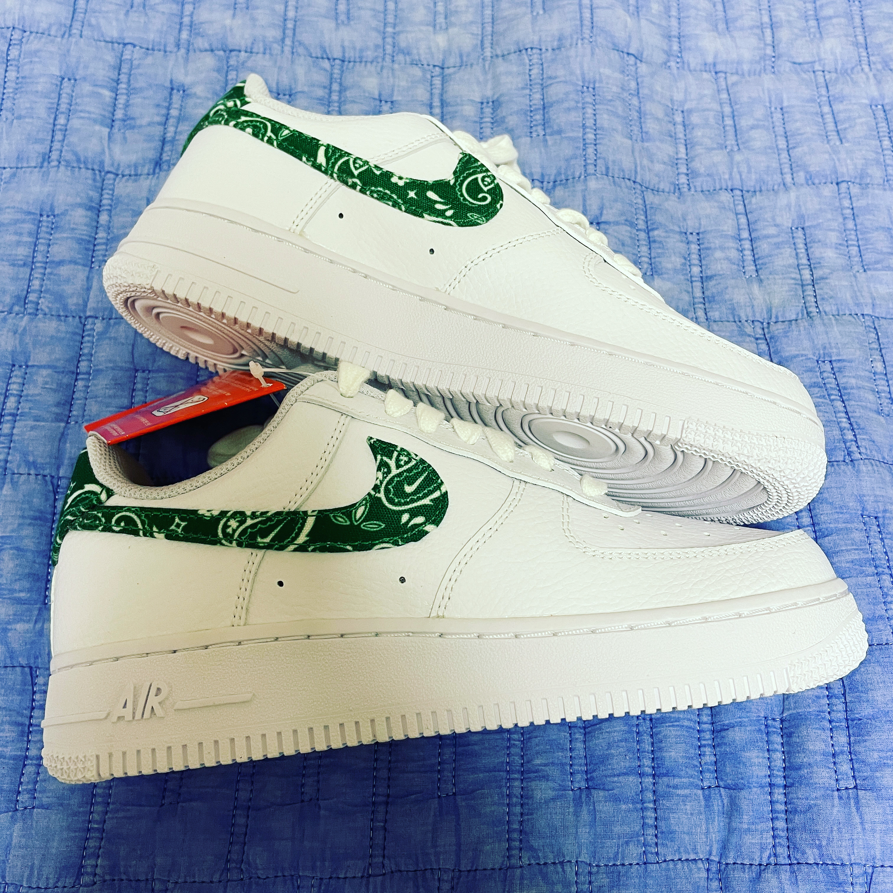 (W) Nike Air Force 1 '07 Essential Paisley Swoosh White Malachite 착용 스타일