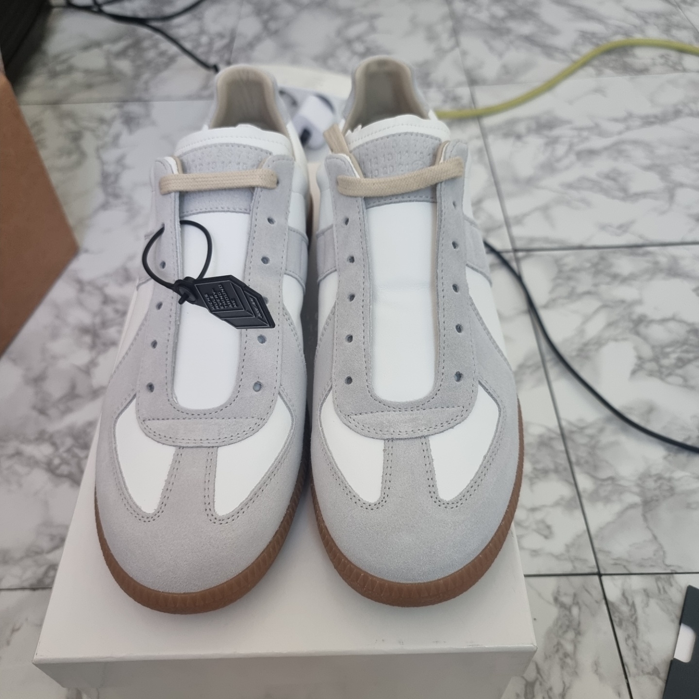 Maison Margiela Calfskin Replica Sneakers 착용 스타일