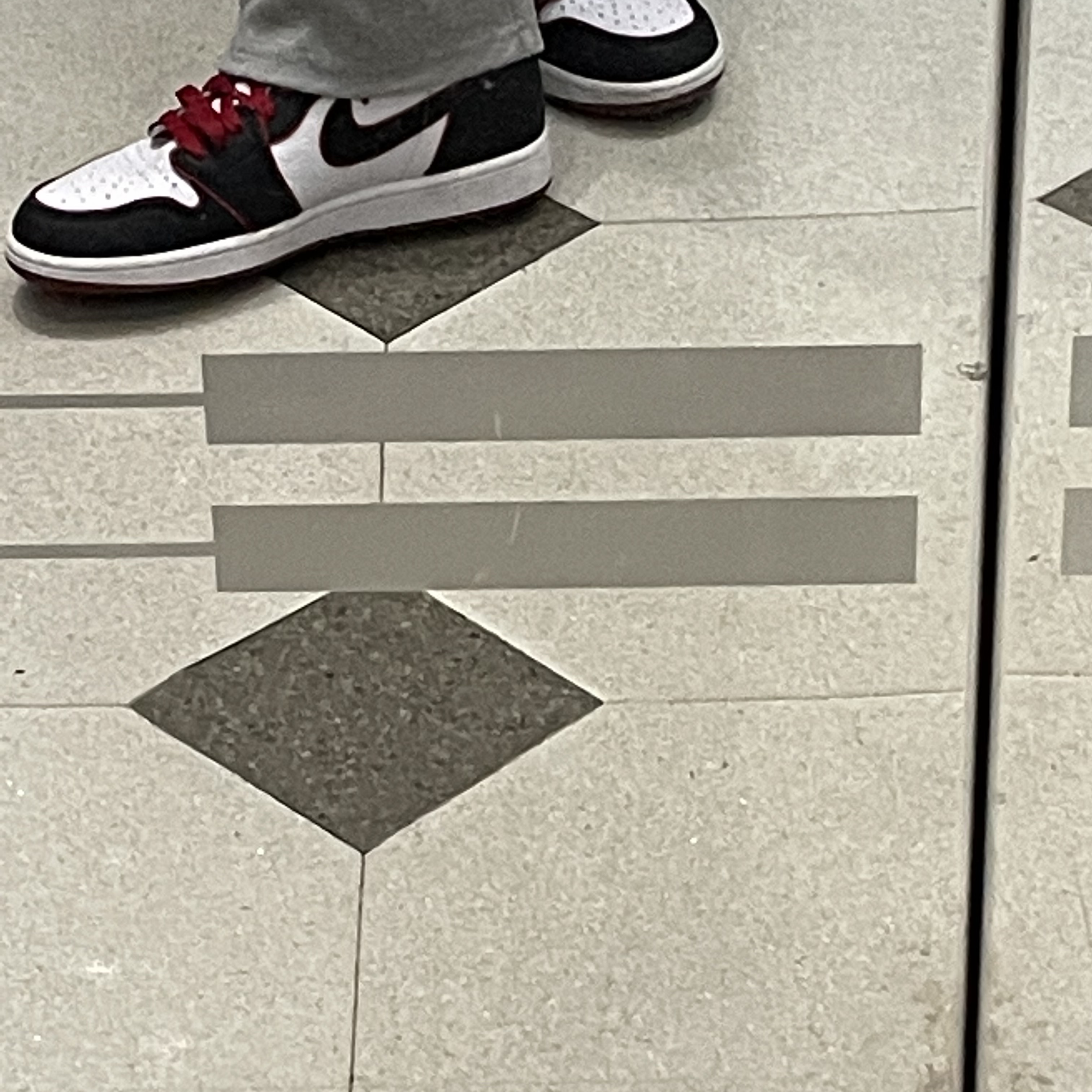 Jordan 1 Retro High OG Bloodline 착용 스타일 - 3