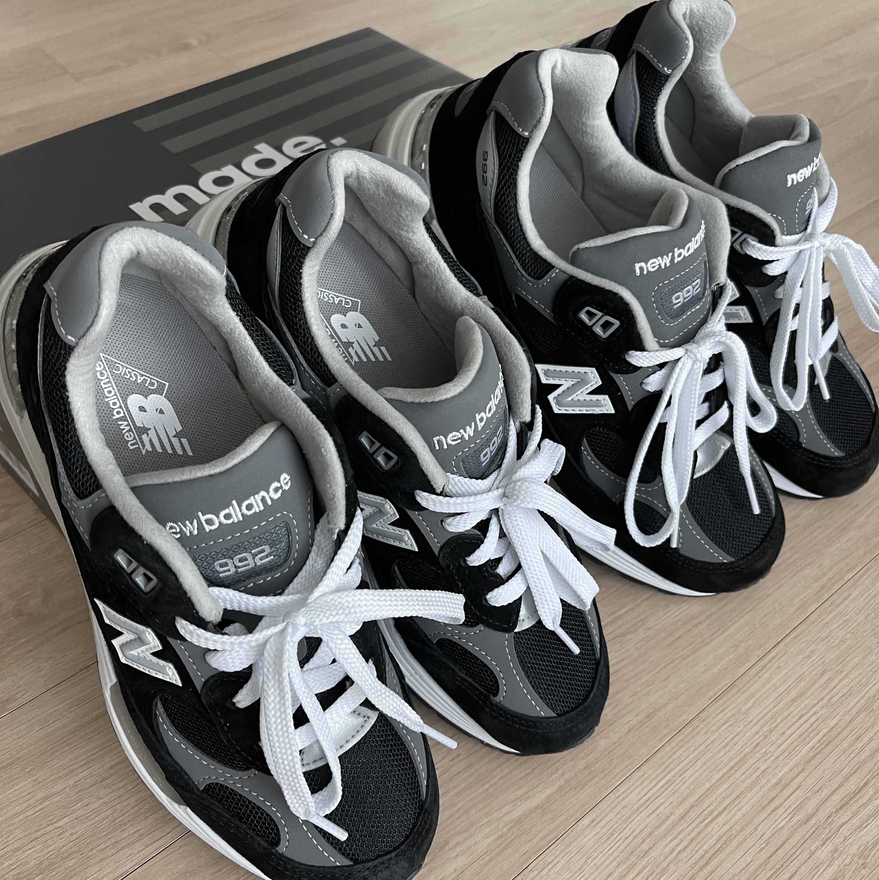 New Balance 992 Made in USA Black Grey 착용 스타일 - 2