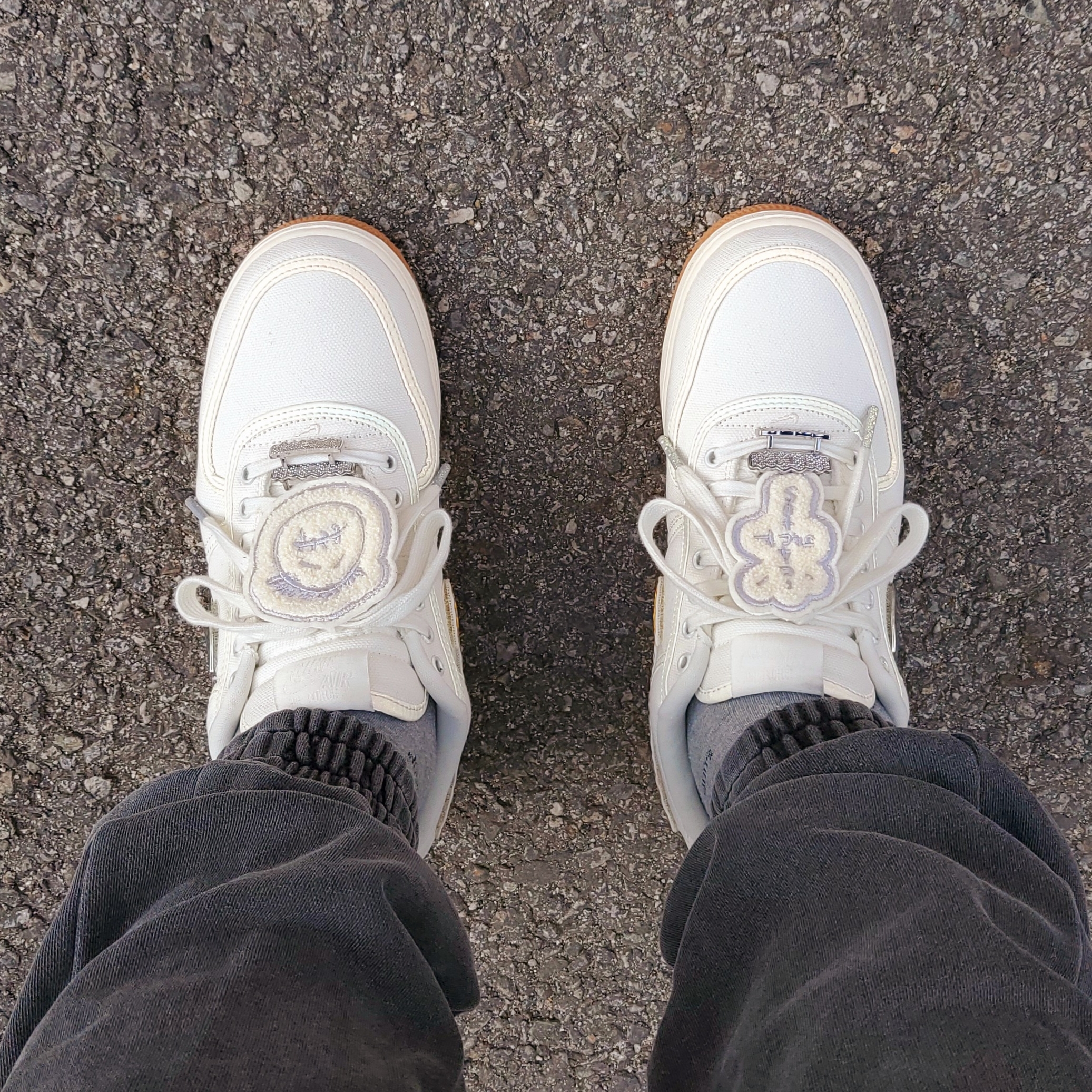 Nike x Travis Scott Air Force 1 Low Sail 착용 스타일 - 5