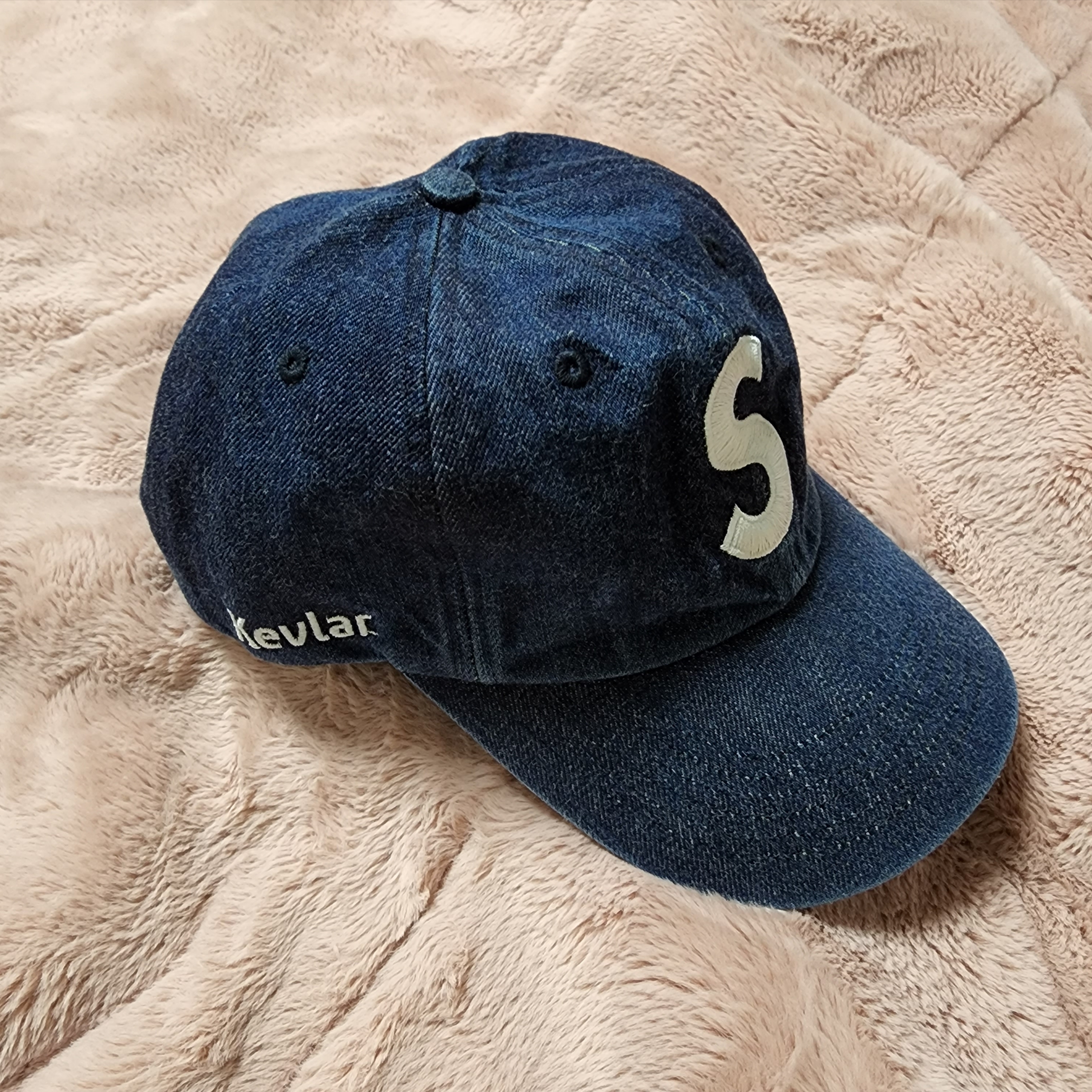 Supreme Kevlar Denim S Logo 6-Panel Indigo - 22SS 착용 스타일 - 3