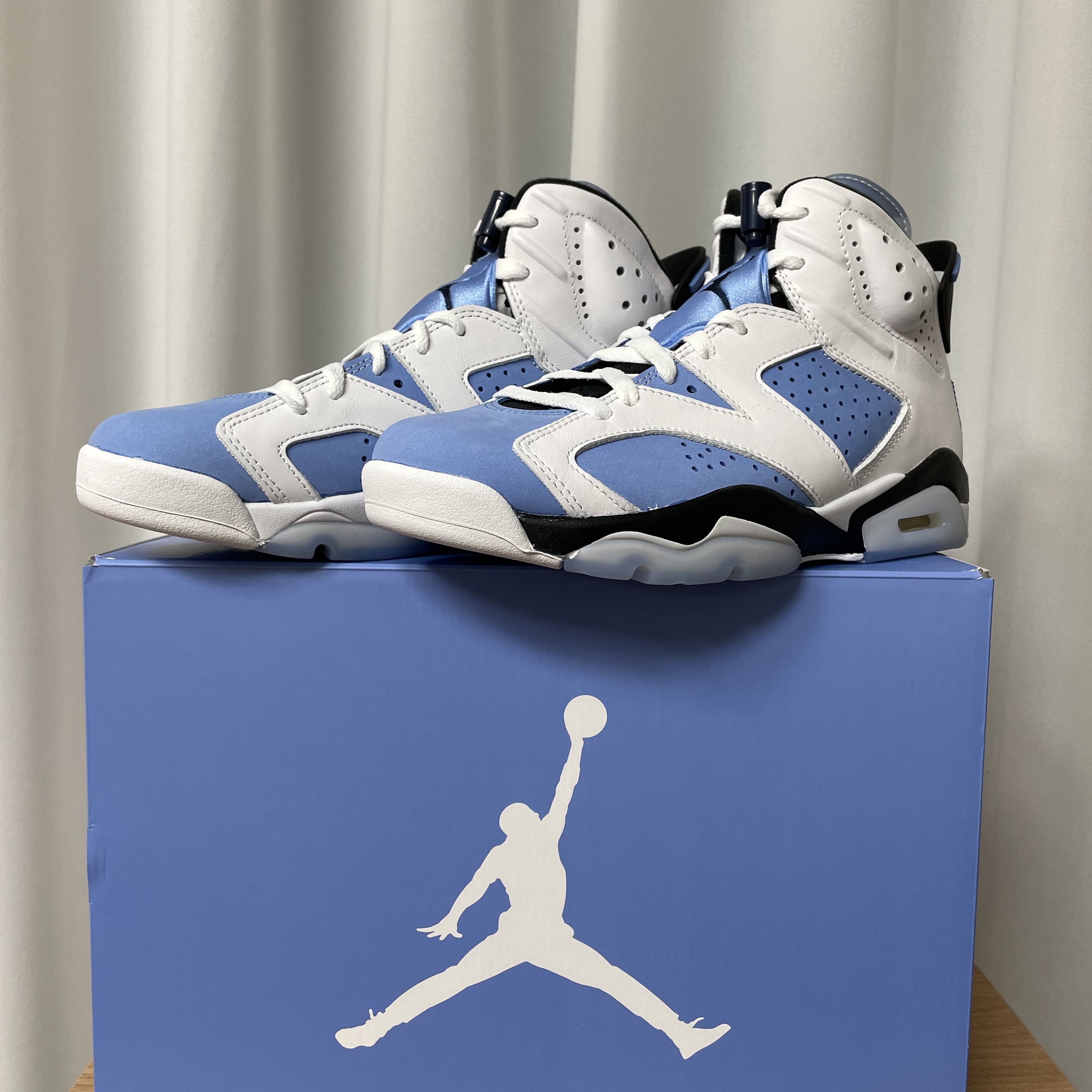 Jordan 6 Retro University Blue 착용 스타일