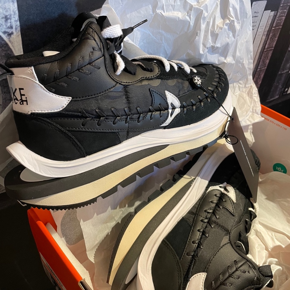 Nike x Sacai x Jean Paul Gaultier VaporWaffle Black White 착용 스타일 - 2