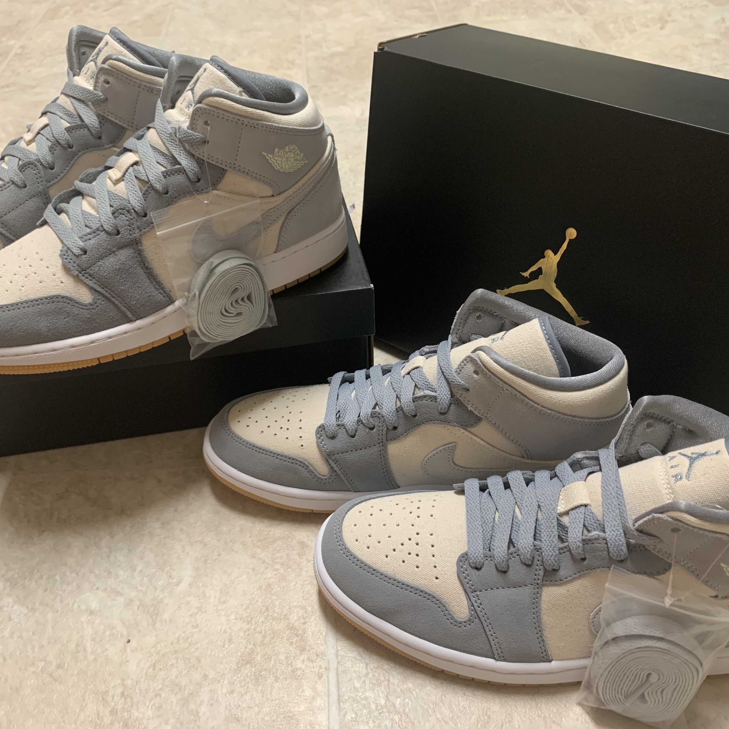 Jordan 1 Mid SE Coconut Milk Particle Grey, (GS) Jordan 1 Mid SE Coconut Milk Particle Grey 착용 스타일