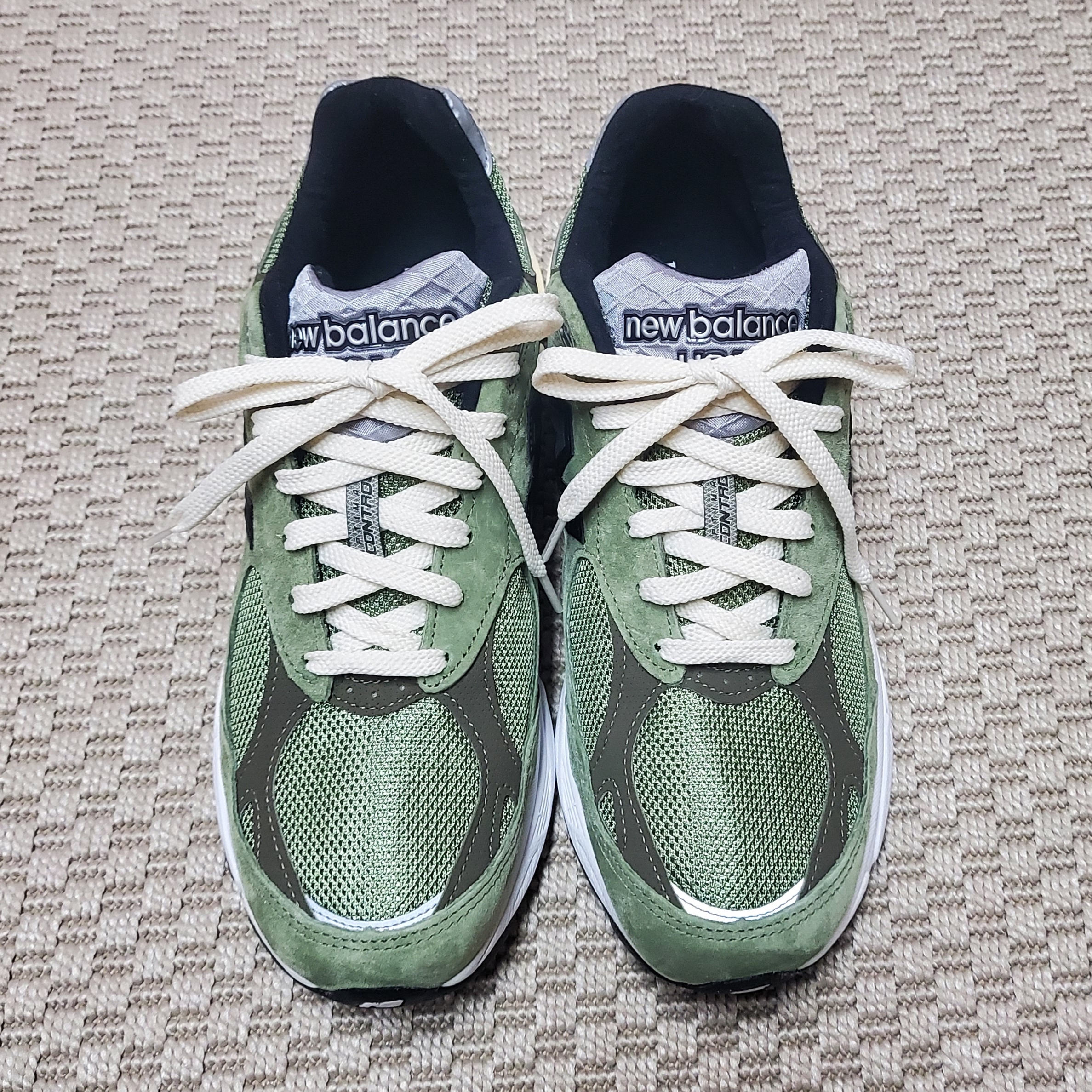 New Balance x JJJJound 990v3 Olive 착용 스타일 - 4