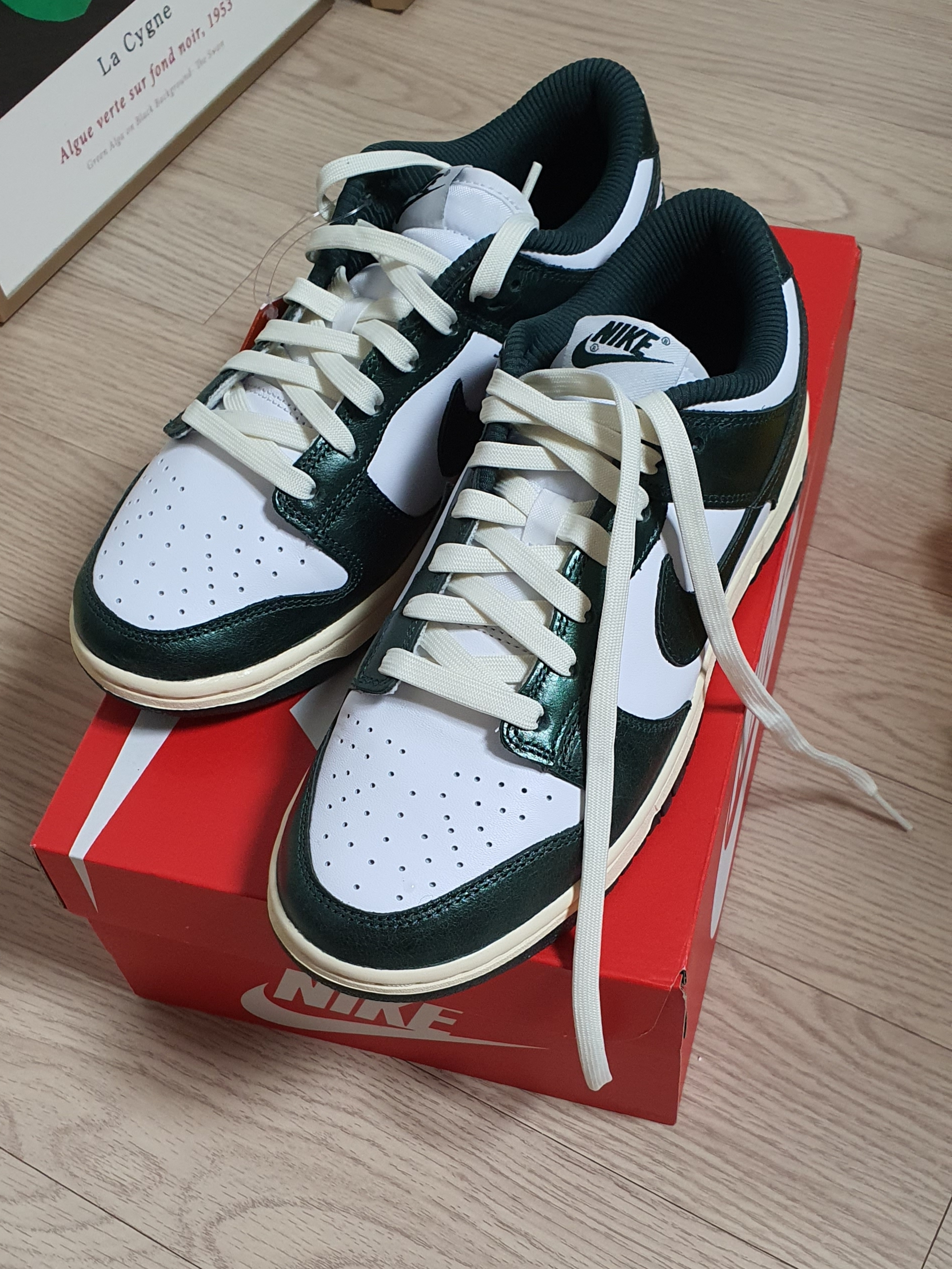 (W) Nike Dunk Low Vintage Green 착용 스타일