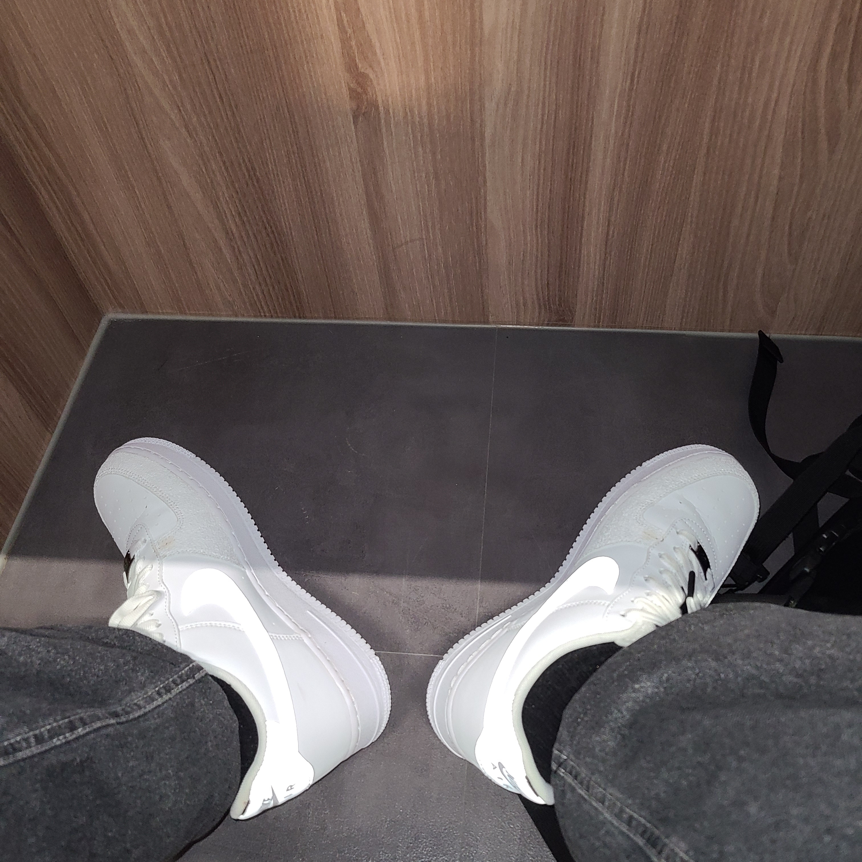 Nike Air Force 1 NDSTRKT White 착용 스타일