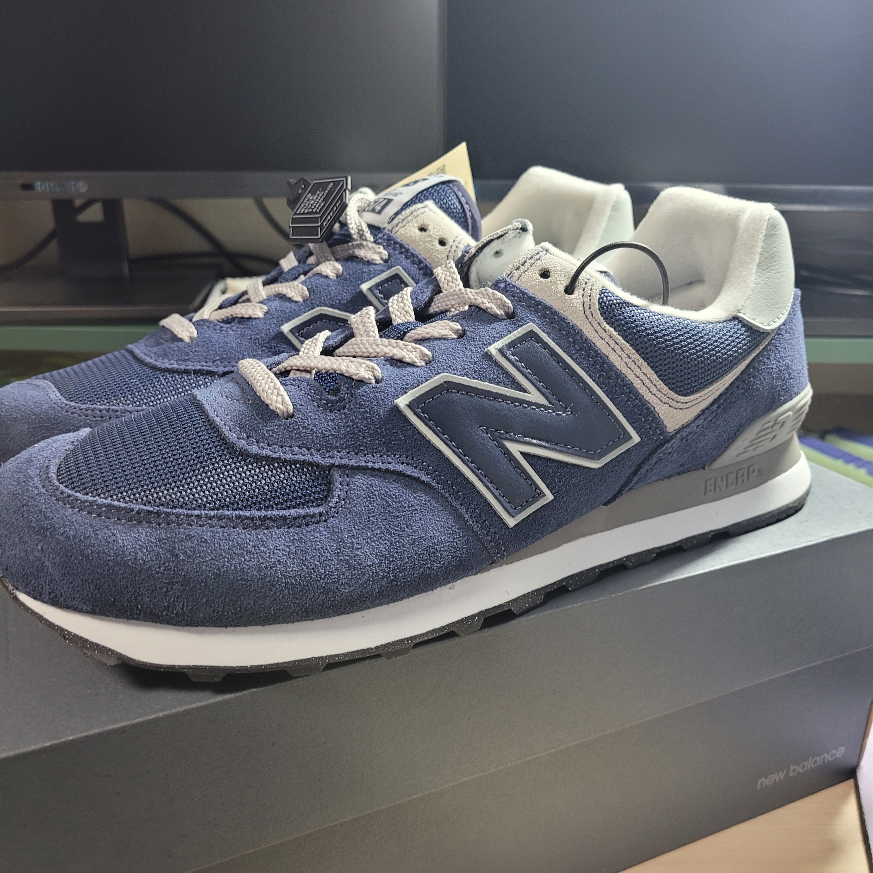 New Balance 574 Navy - D Standard 착용 스타일