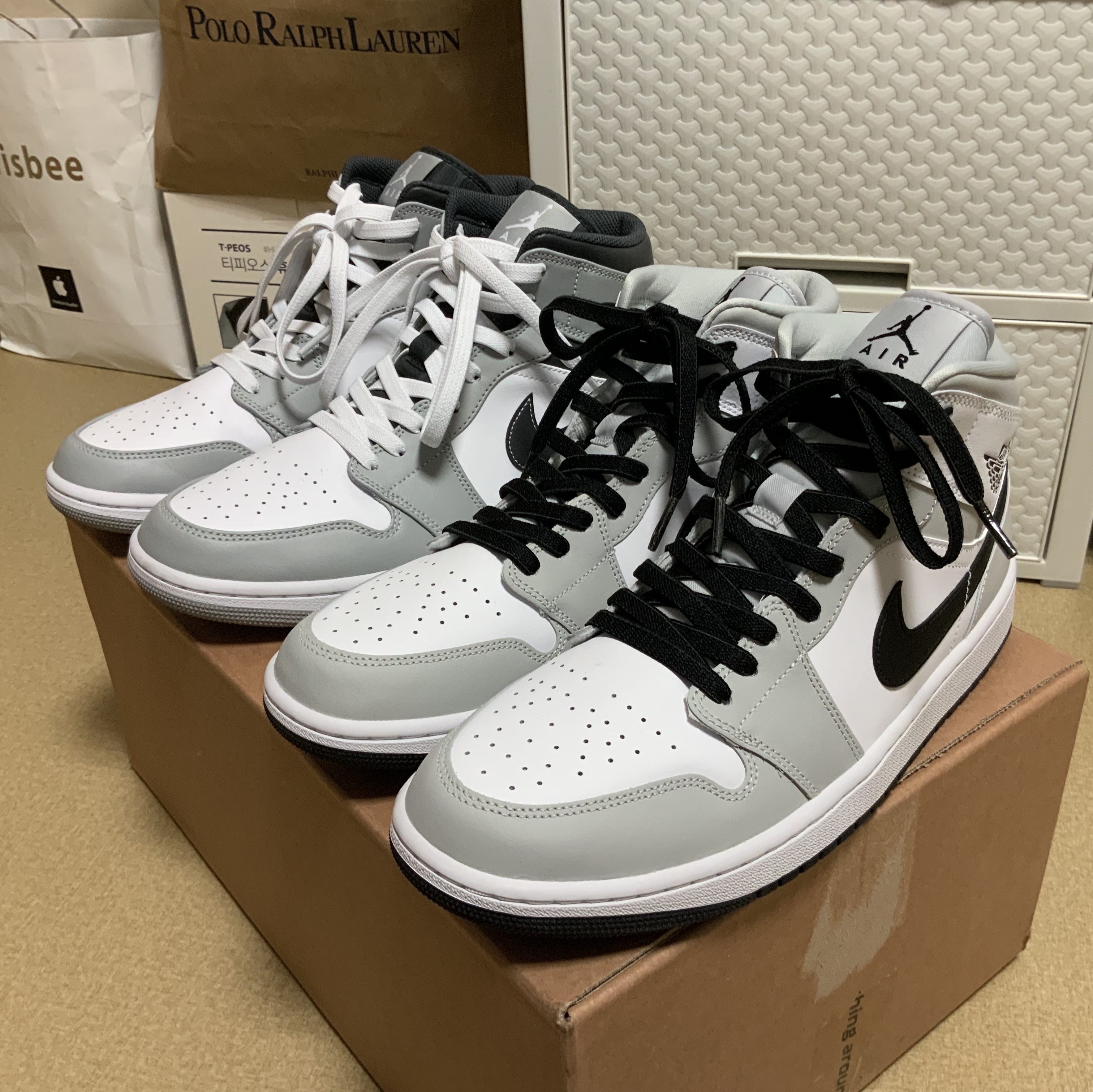 Jordan 1 Mid Light Smoke Grey Anthracite, (W) Jordan 1 Mid Grey Fog 착용 스타일