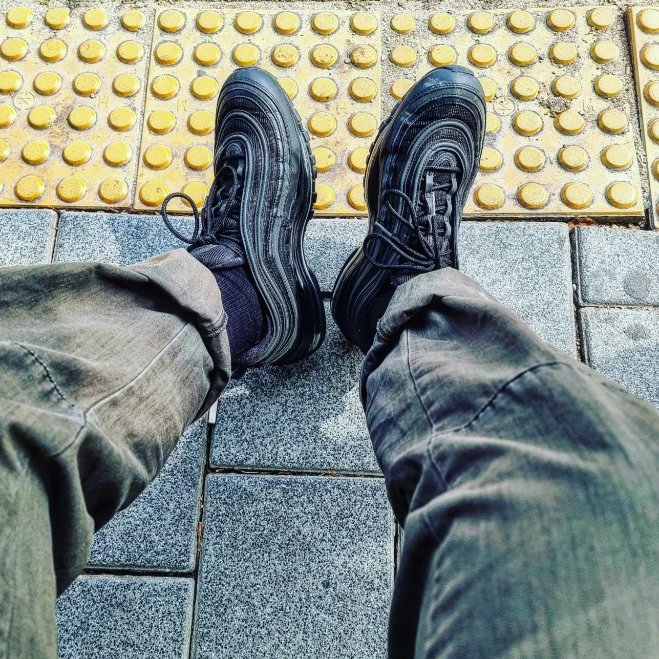 Nike Air Max 97 Triple Black 착용 스타일