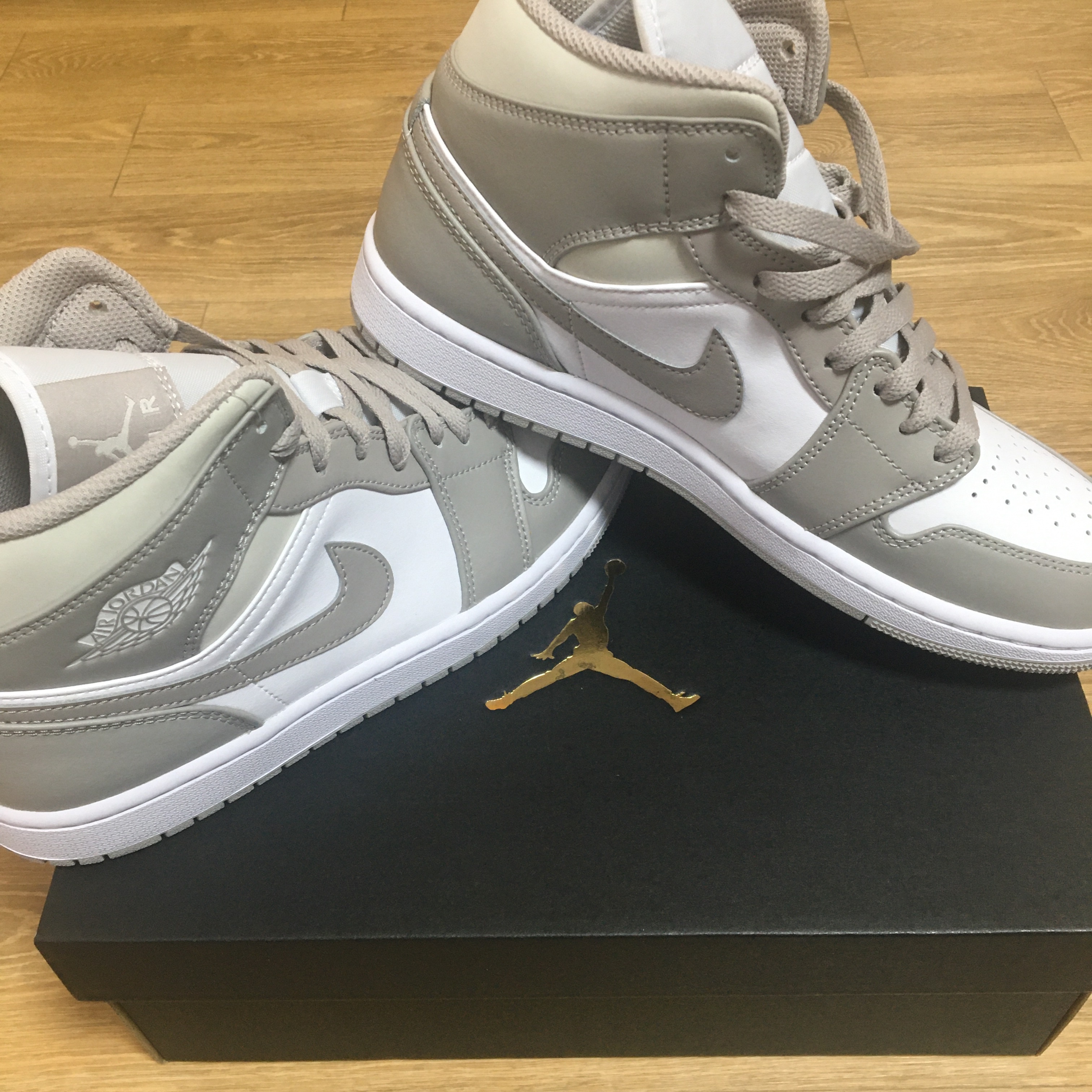Jordan 1 Mid College Grey 착용 스타일 - 1