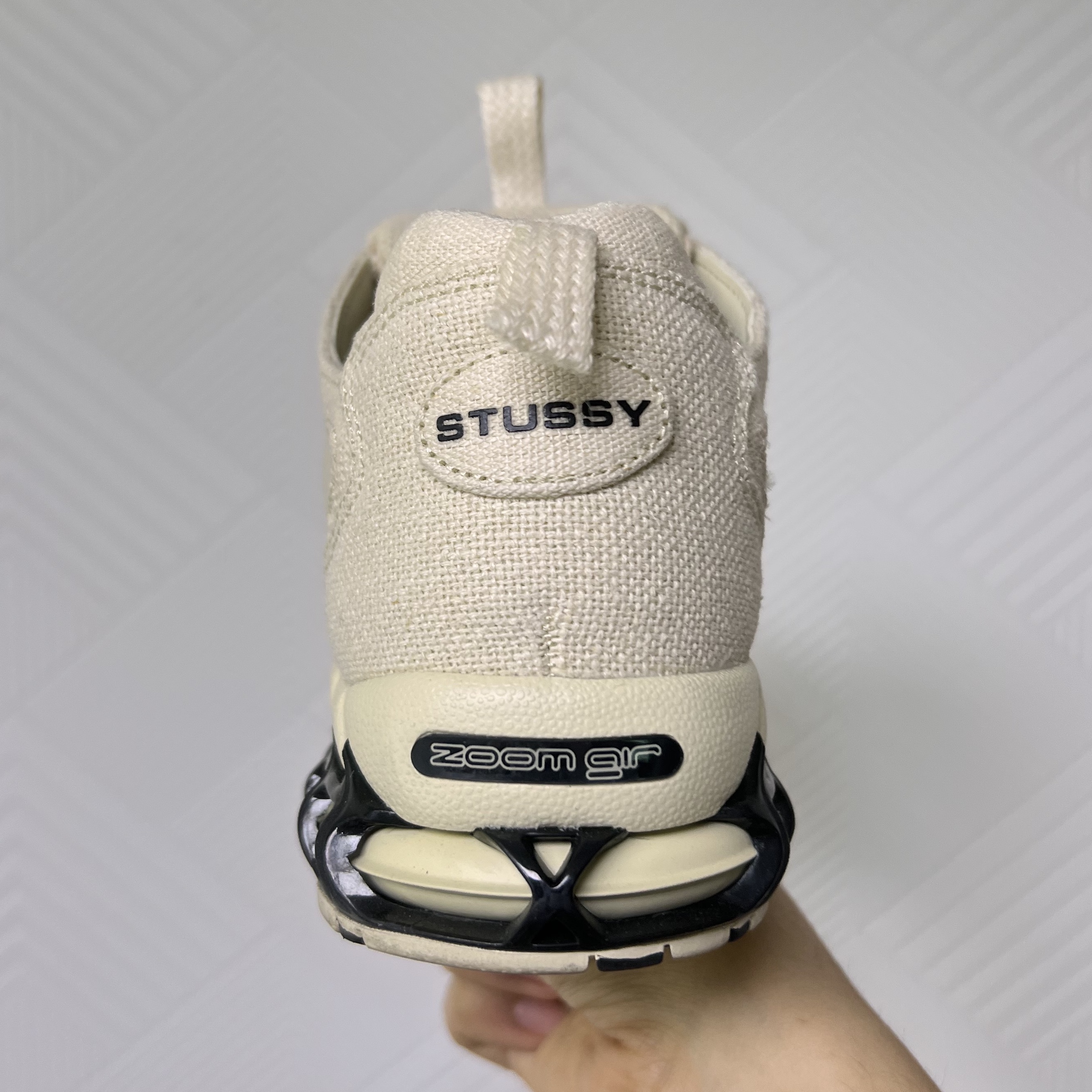Nike x Stussy Air Zoom Spiridon Cage 2 Fossil 착용 스타일 - 3