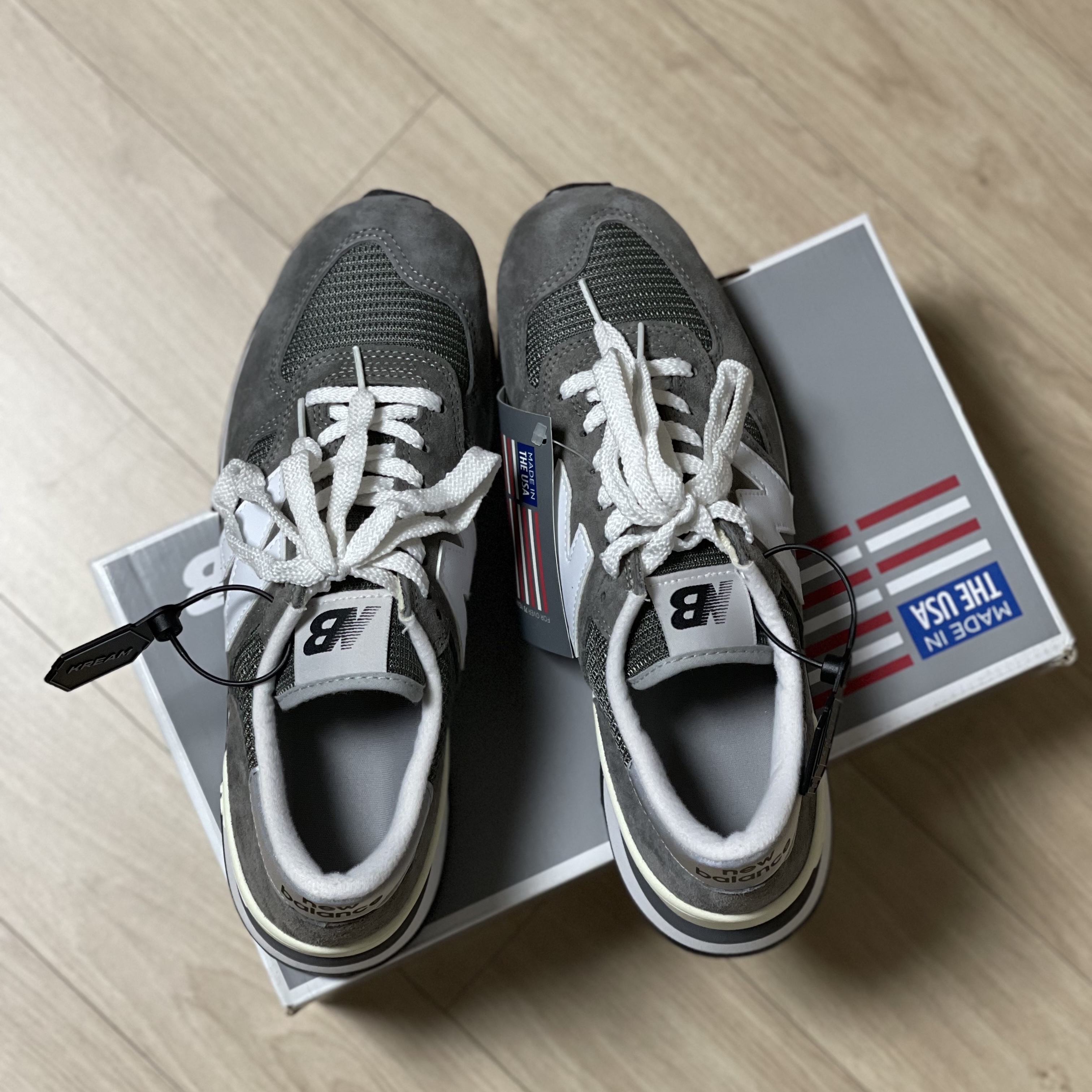 New Balance 990 Made in USA Grey 착용 스타일 - 2