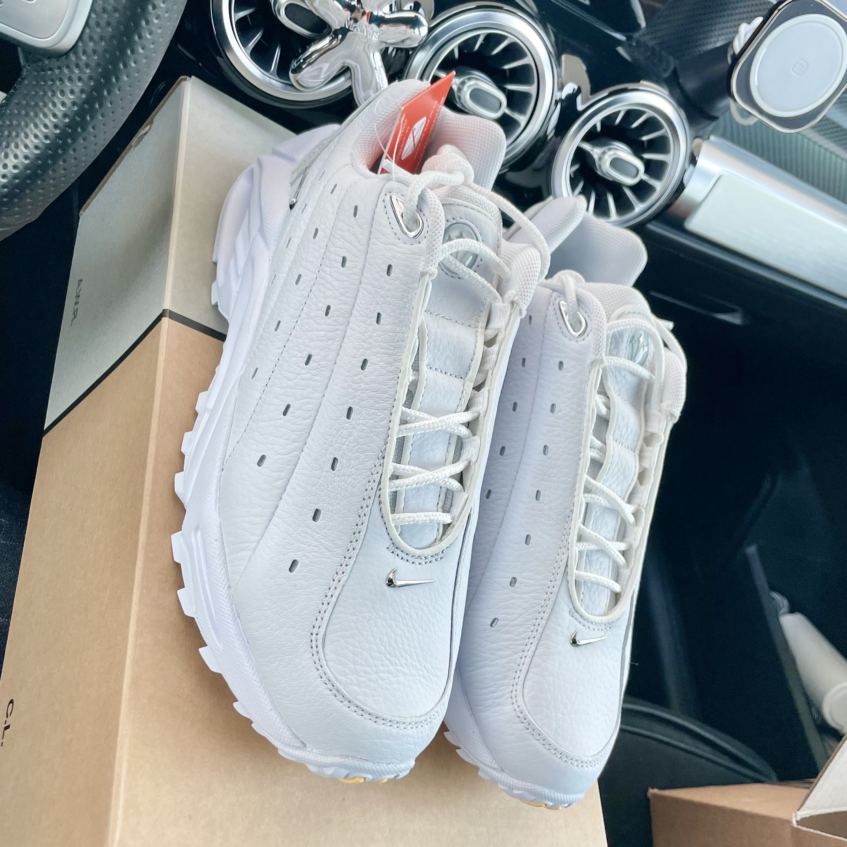 Nike x Drake Nocta Hot Step Air Terra Triple White 착용 스타일 - 1