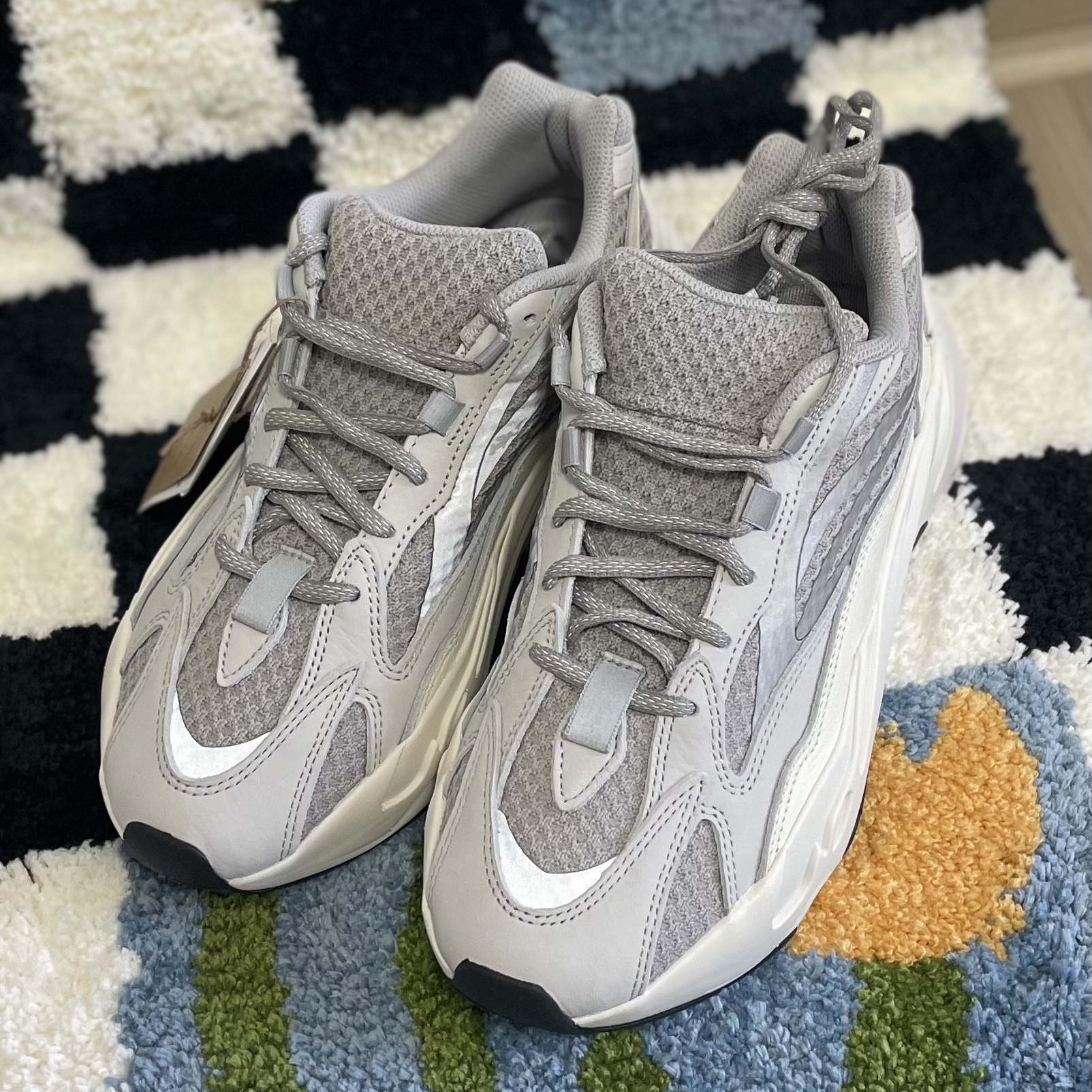 Adidas Yeezy Boost 700 V2 Static 2022 착용 스타일