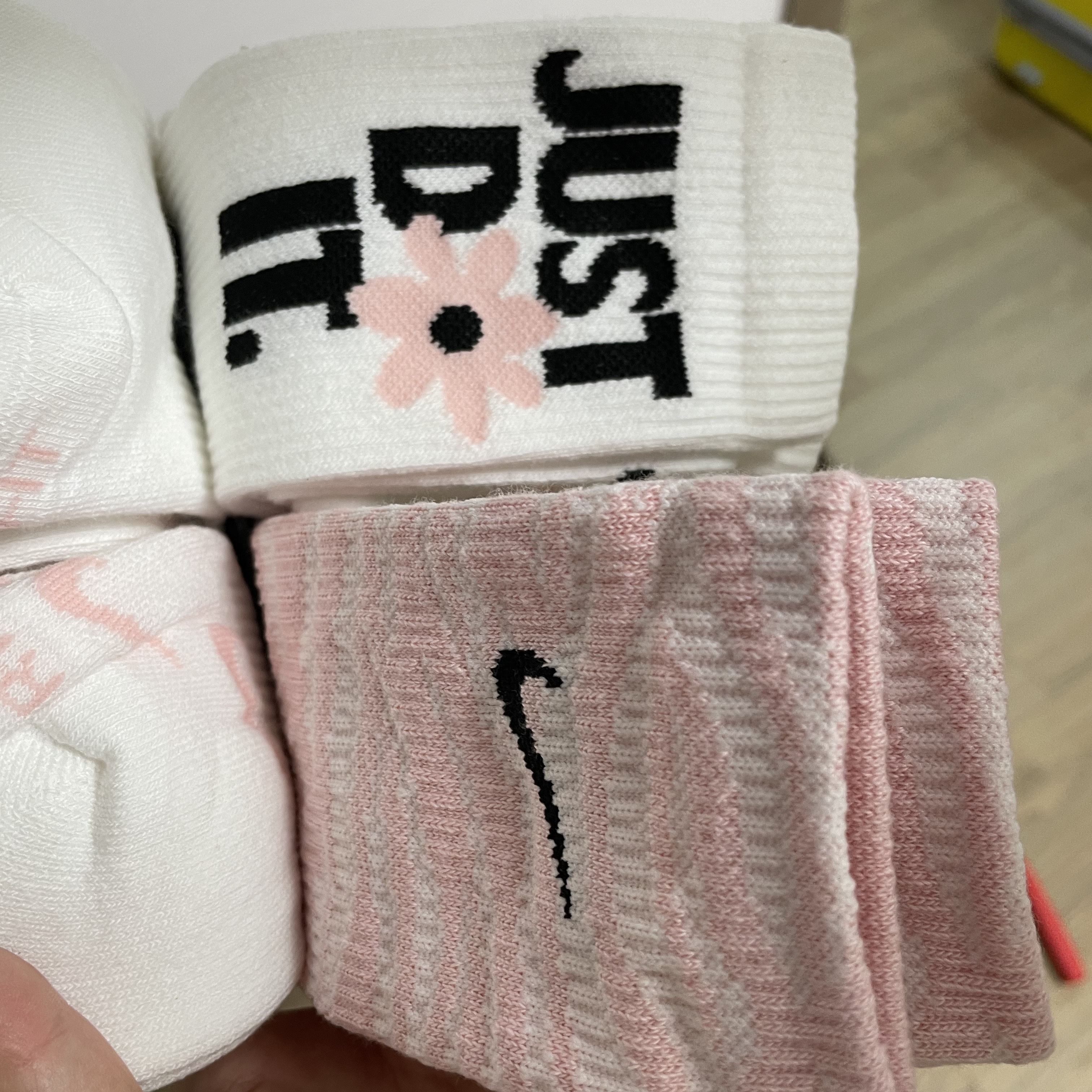 (Kids) Nike Everyday Plus Socks Pink White (6 Pack/Korean Ver.) 착용 스타일 - 1