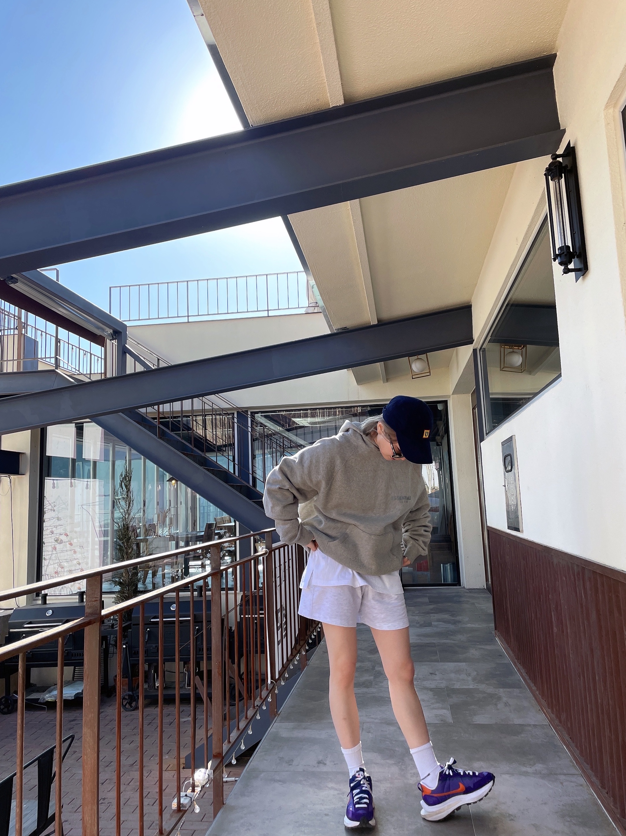 Nike x Sacai VaporWaffle Dark Iris, Essentials Pull-Over Hoodie Heather Oatmeal - 21SS 착용 스타일 - 2