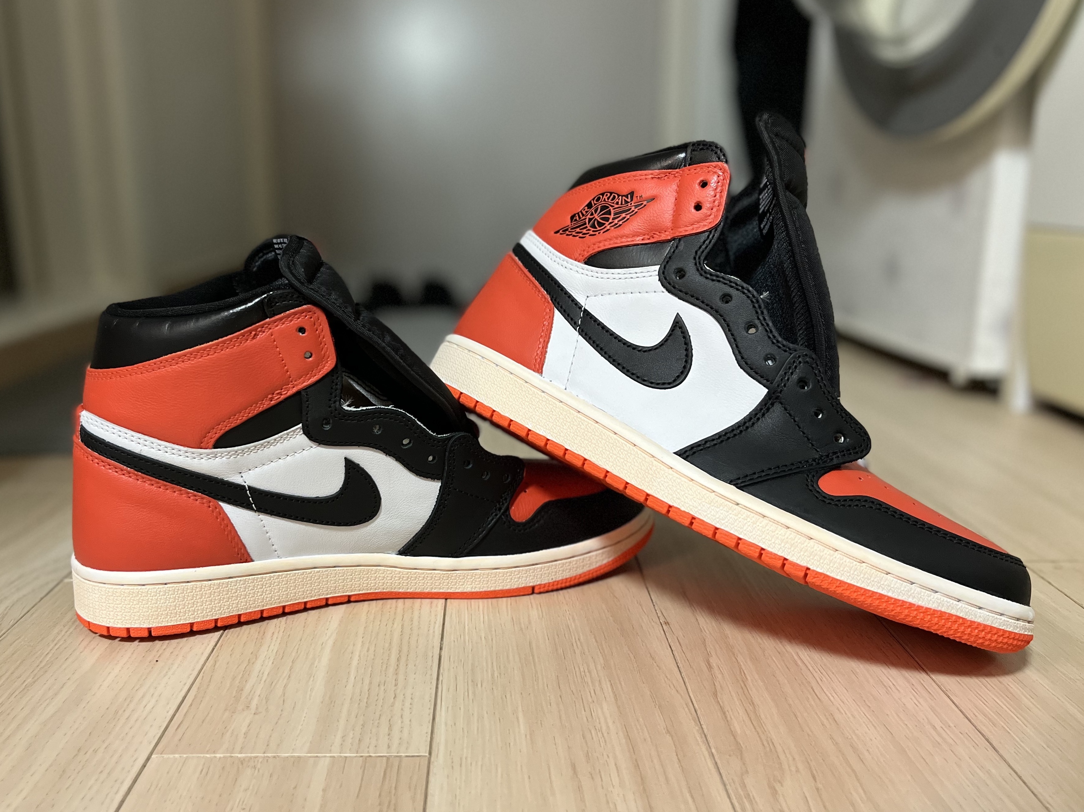 Jordan 1 Retro High OG Electro Orange, (GS) Jordan 1 Retro High OG Electro Orange 착용 스타일 - 2