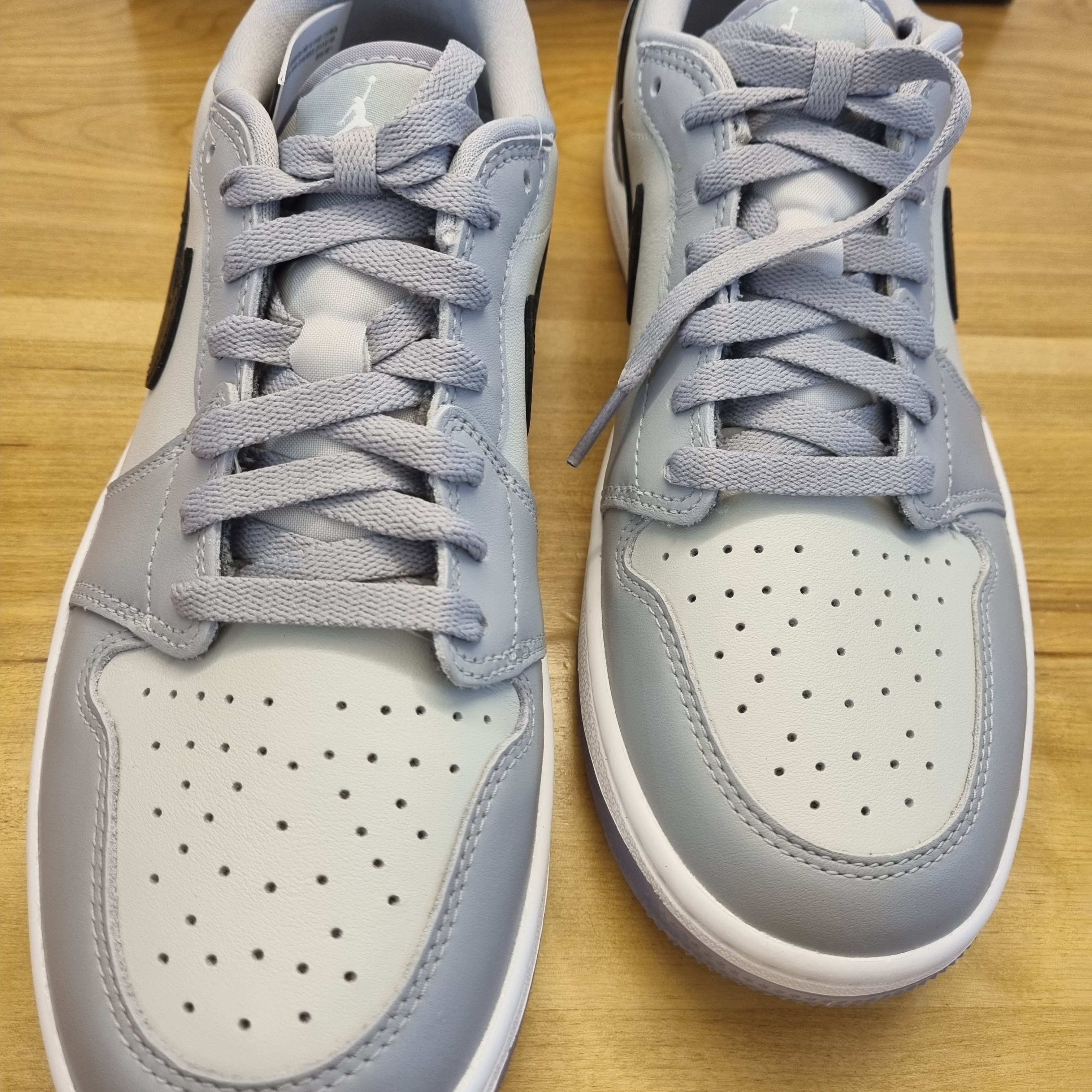 Jordan 1 Low Golf Wolf Grey 착용 스타일 - 1