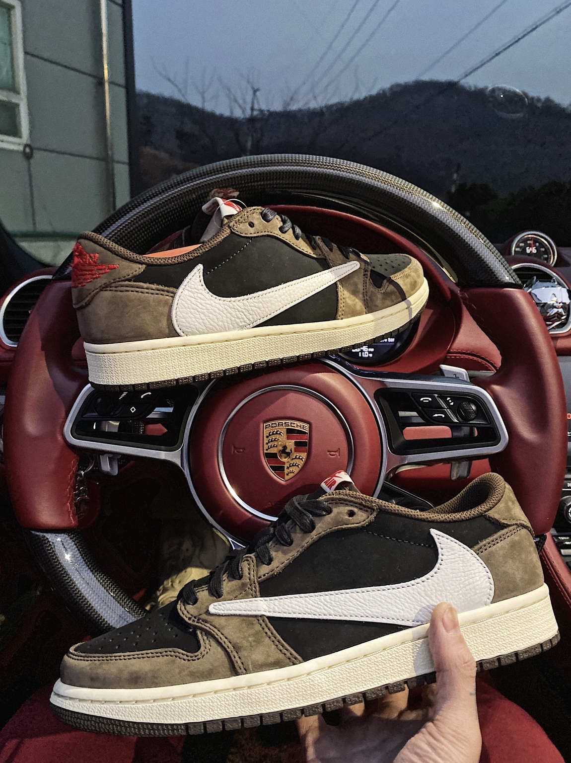 Jordan 1 x Travis Scott Retro Low OG SP Mocha 착용 스타일
