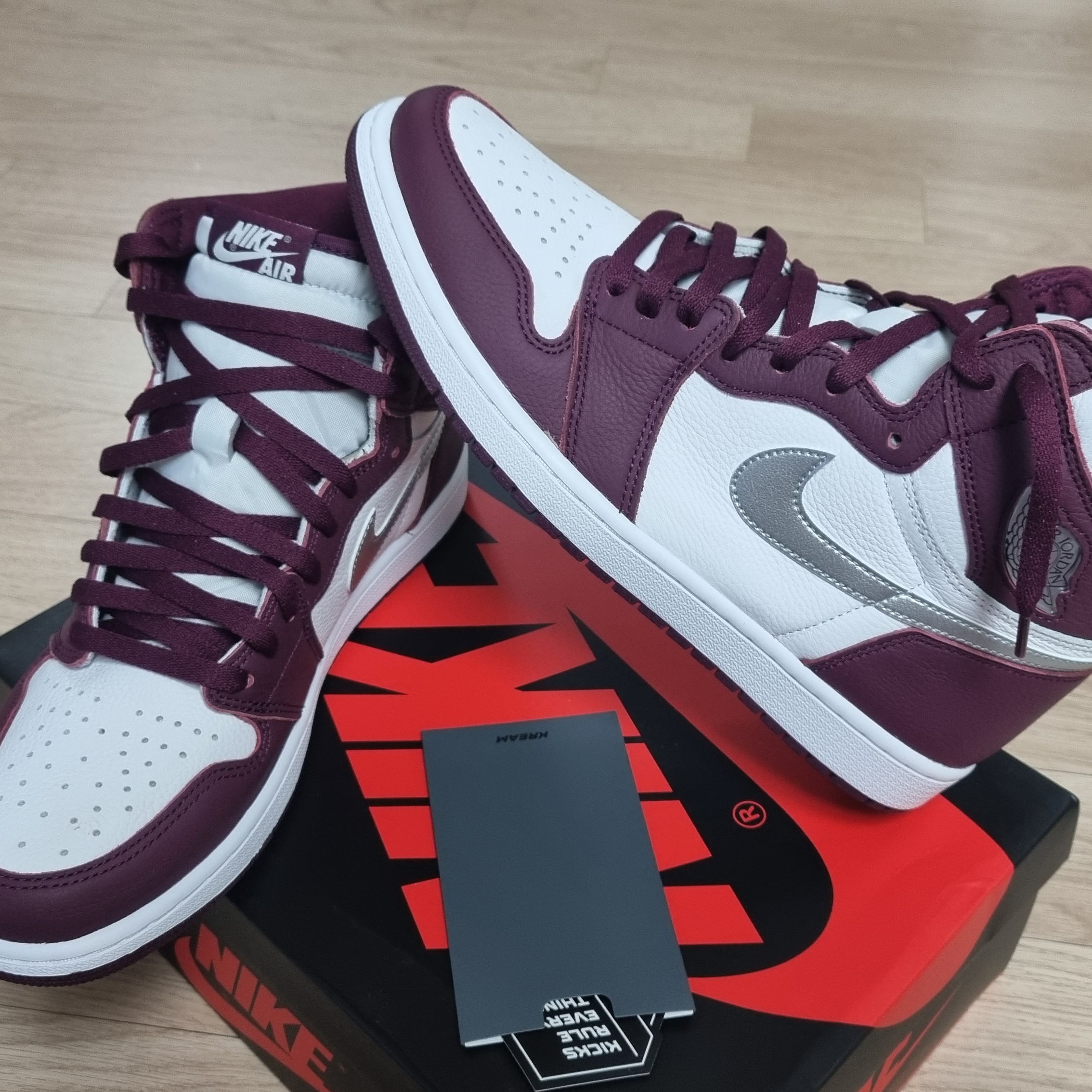 Jordan 1 Retro High OG Bordeaux, (GS) Jordan 1 Retro High OG Bordeaux 착용 스타일 - 3