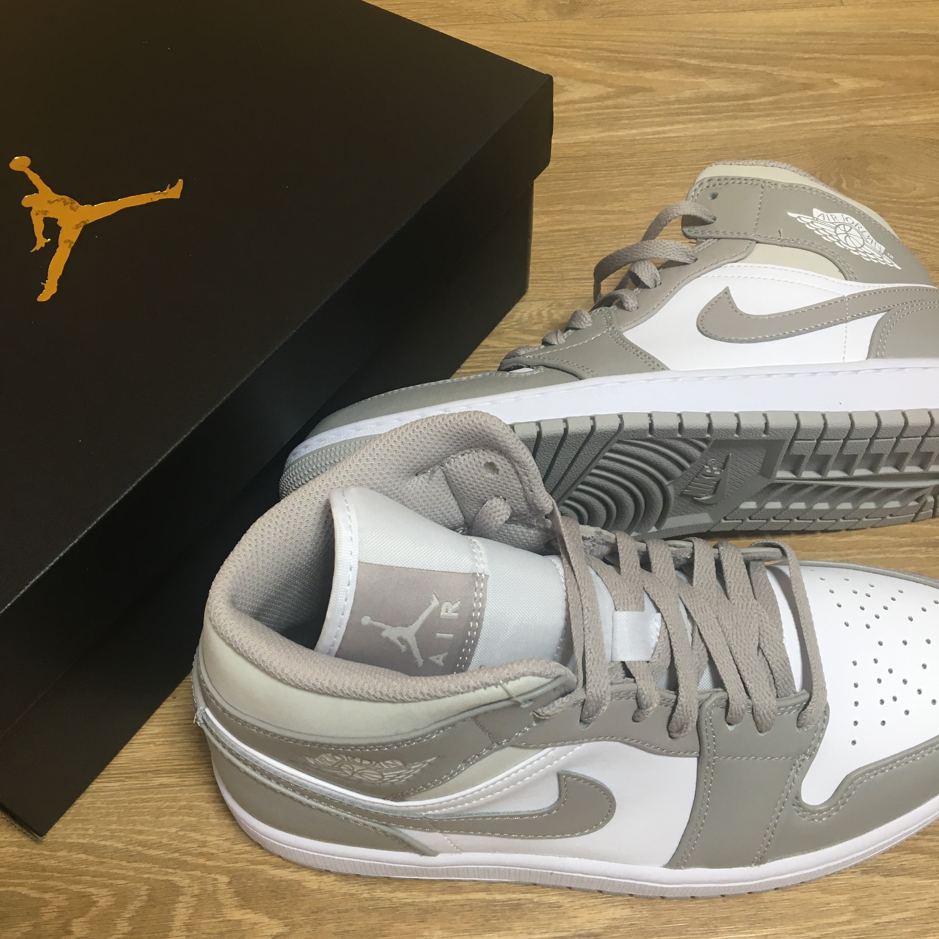 Jordan 1 Mid College Grey 착용 스타일 - 3