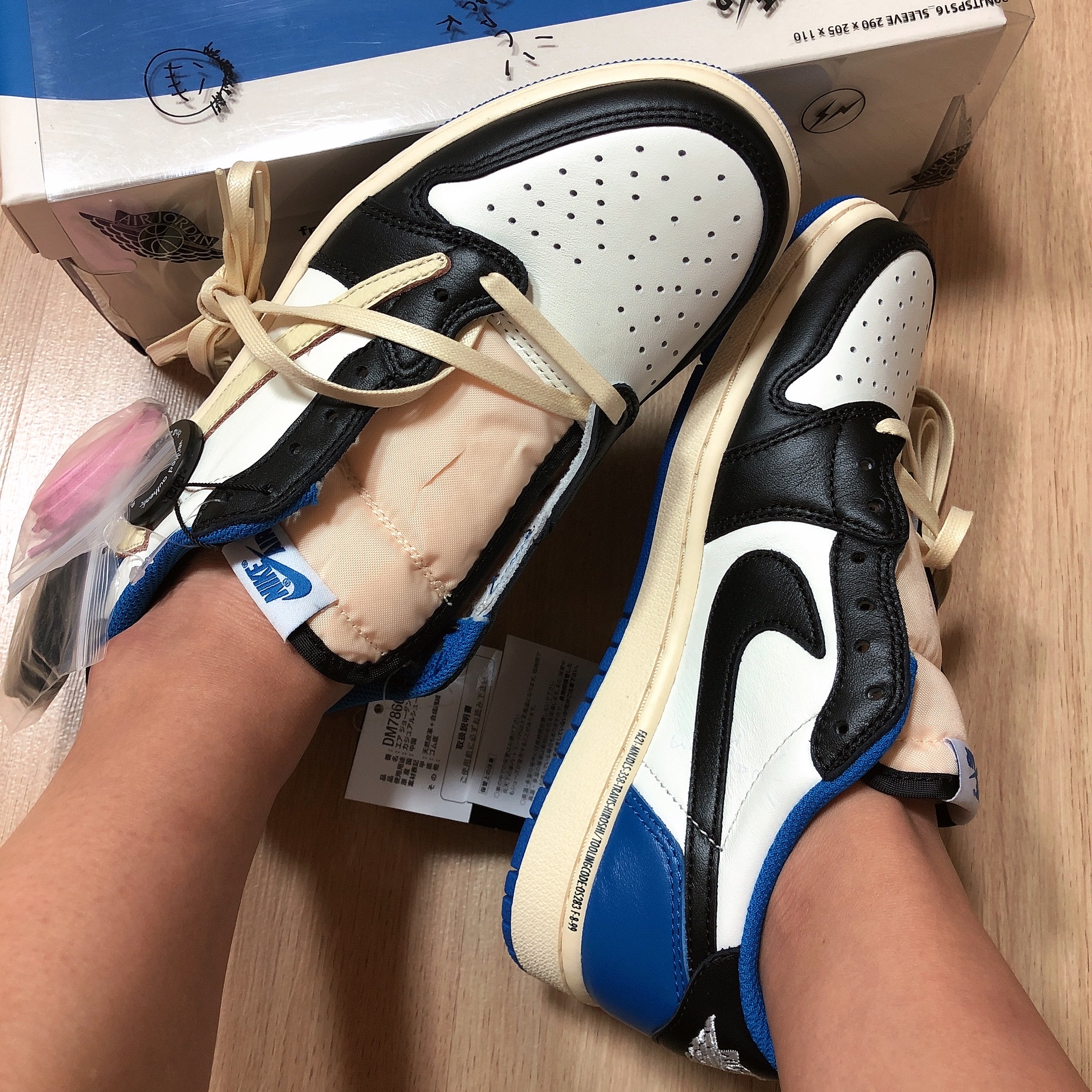 Jordan 1 x Travis Scott x Fragment Retro Low OG SP Military Blue 착용 스타일