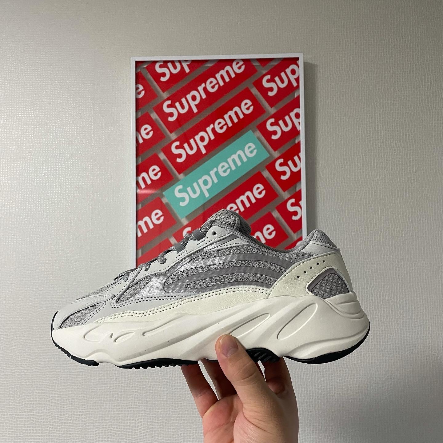 Adidas Yeezy Boost 700 V2 Static 2022 착용 스타일