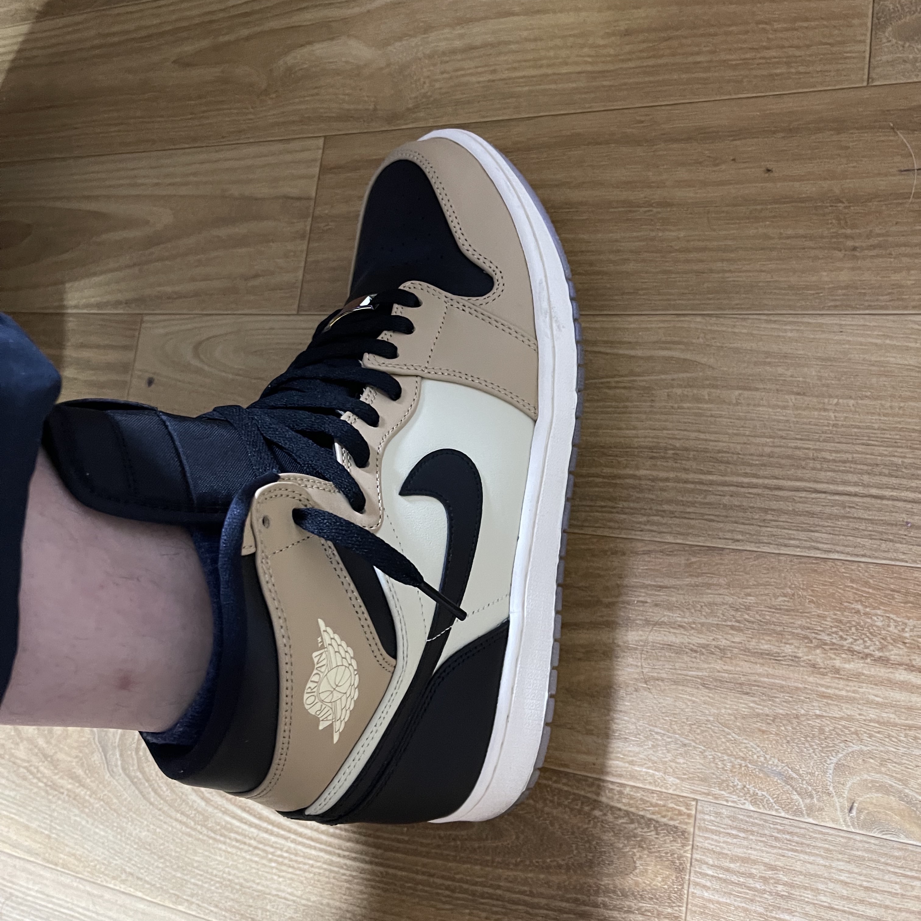 (W) Jordan 1 Retro High OG Mushroom 착용 스타일 - 1