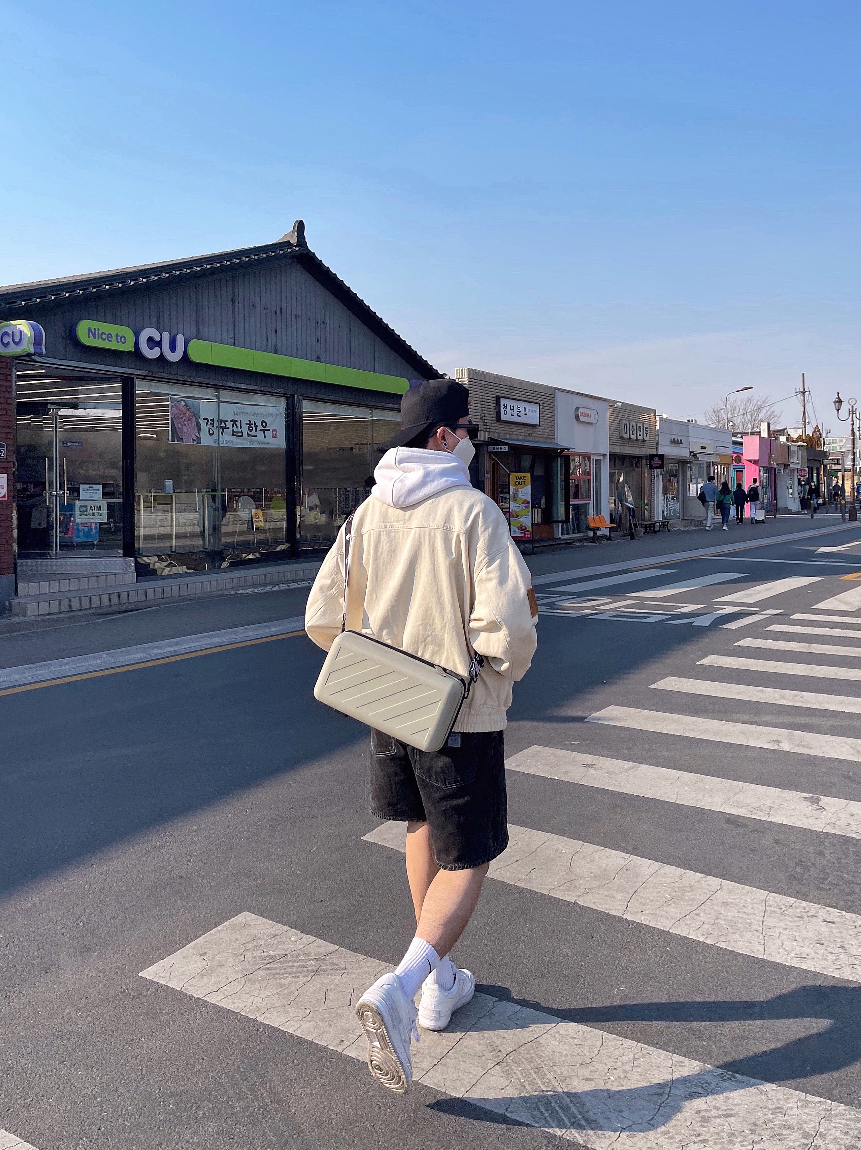 Off-White x Amore Pacific Protection Box (Without Cosmetics), (W) Nike Air Force 1 Shadow Triple White 착용 스타일 - 1