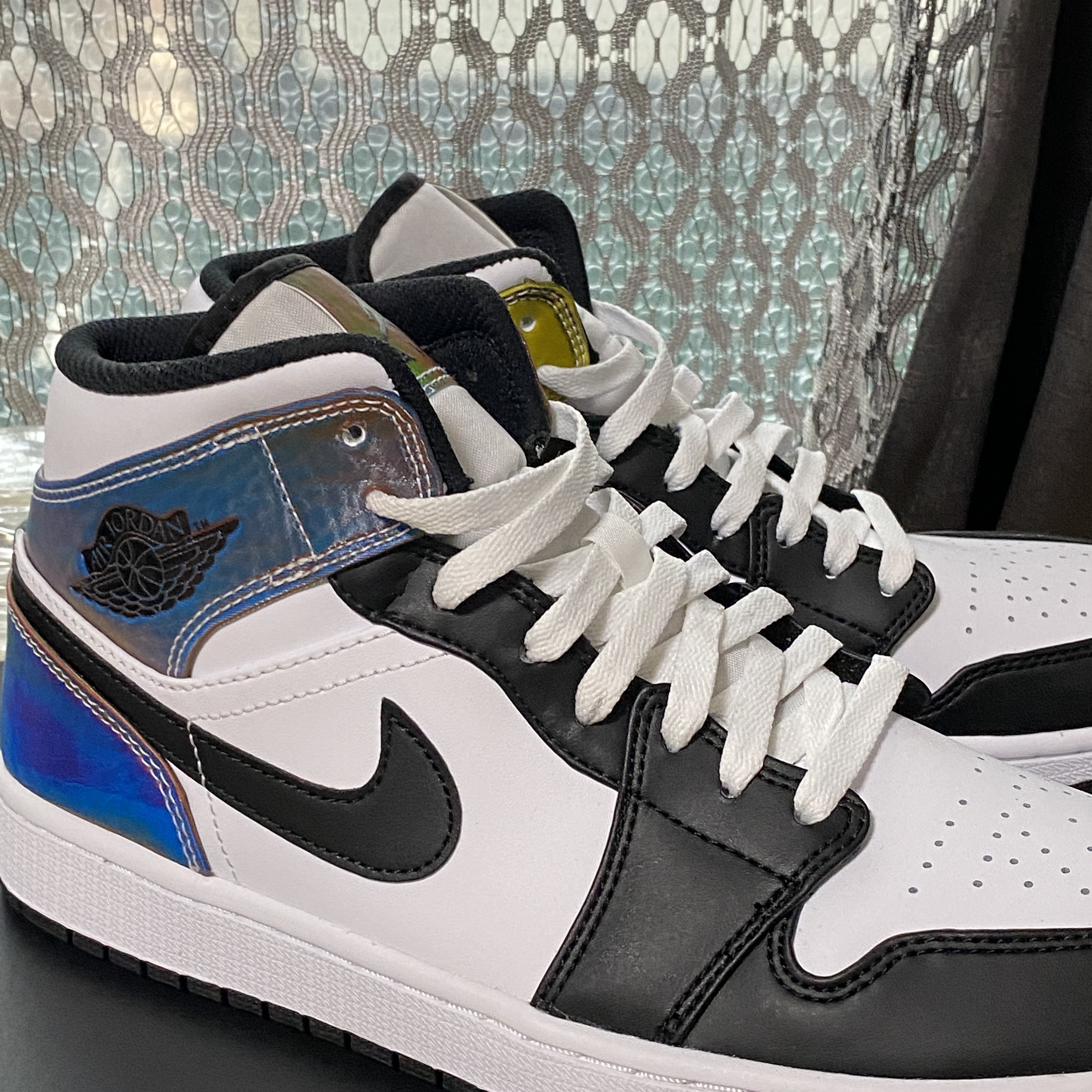 Jordan 1 Mid SE Heat Reactive 착용 스타일 - 2