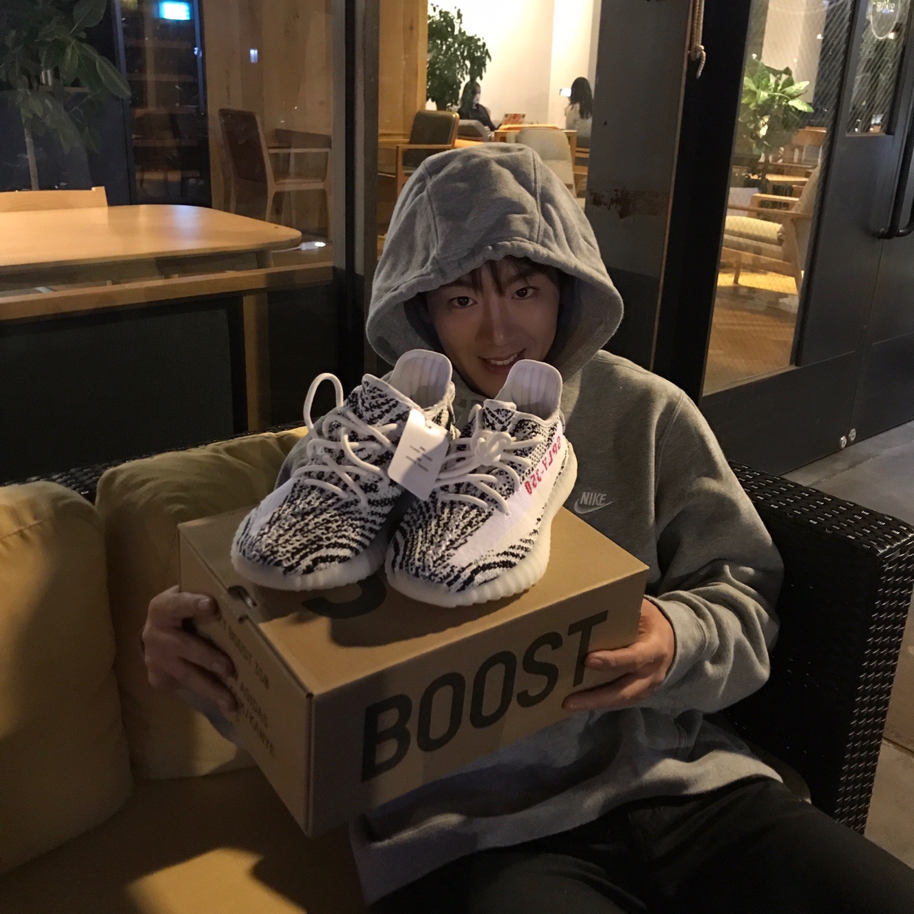 Adidas Yeezy Boost 350 V2 Zebra 2017/2019/2020 착용 스타일