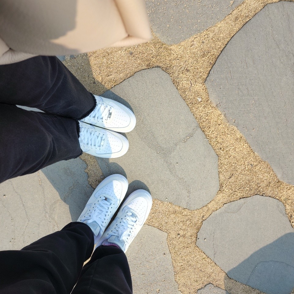 (W) Nike Air Force 1 '07 Low Sail White 착용 스타일 - 2