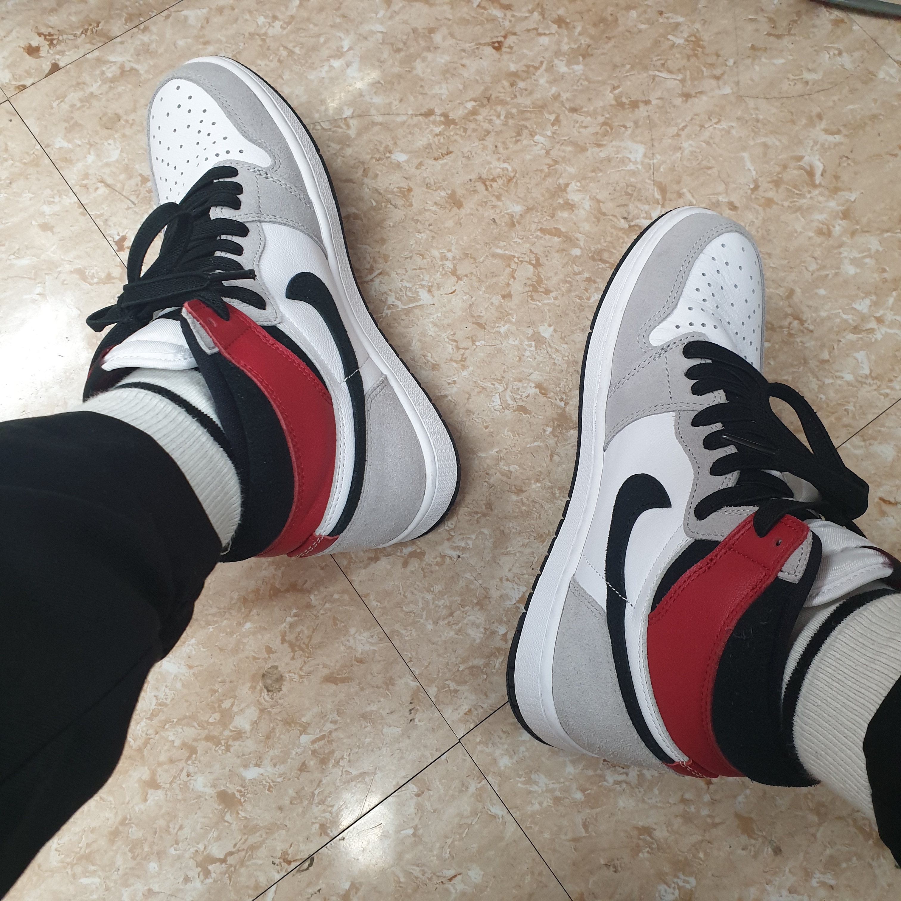 Jordan 1 Retro High OG Light Smoke Grey 착용 스타일
