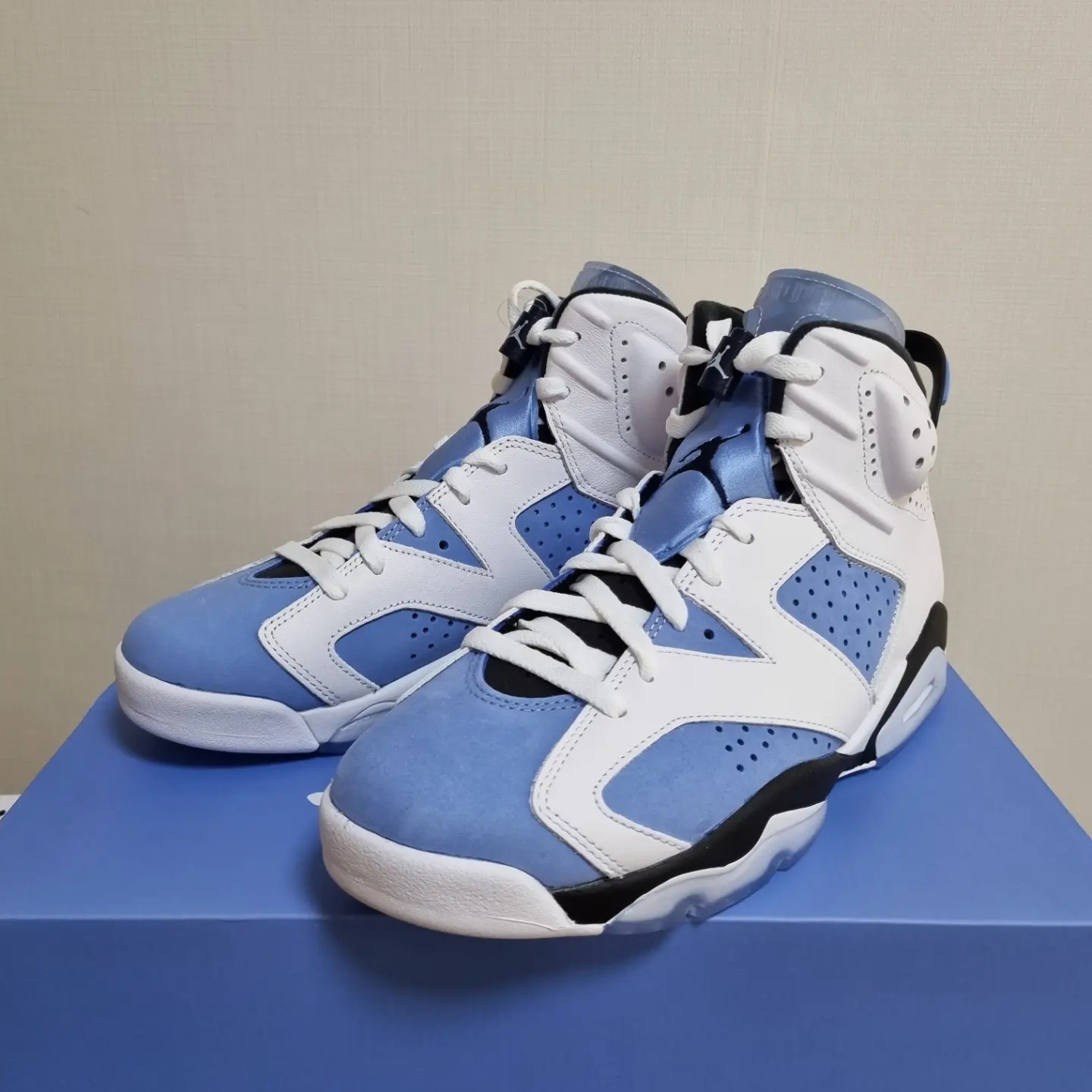 Jordan 6 Retro University Blue 착용 스타일 - 1