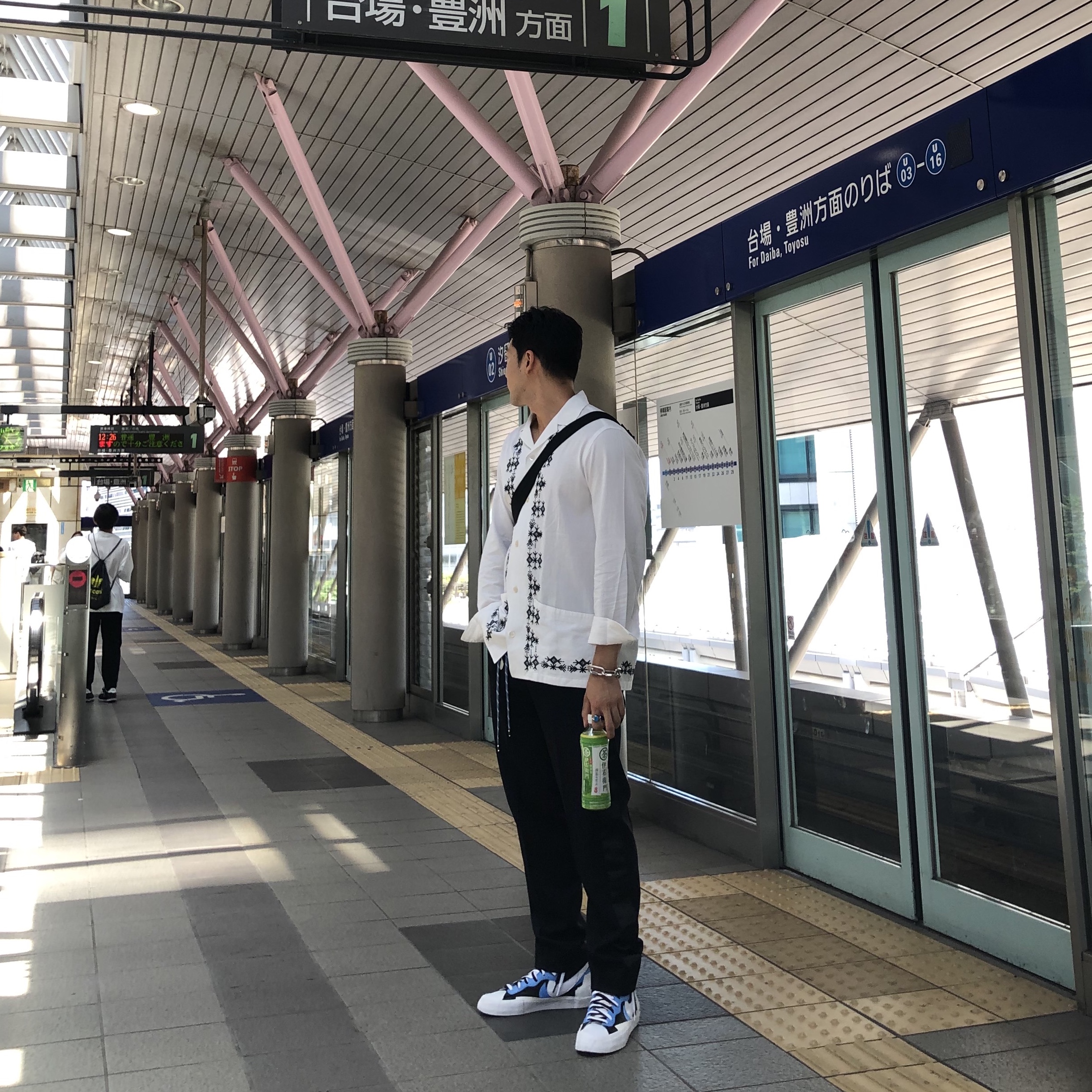 Nike x Sacai Blazer Mid White Black Legend Blue 착용 스타일