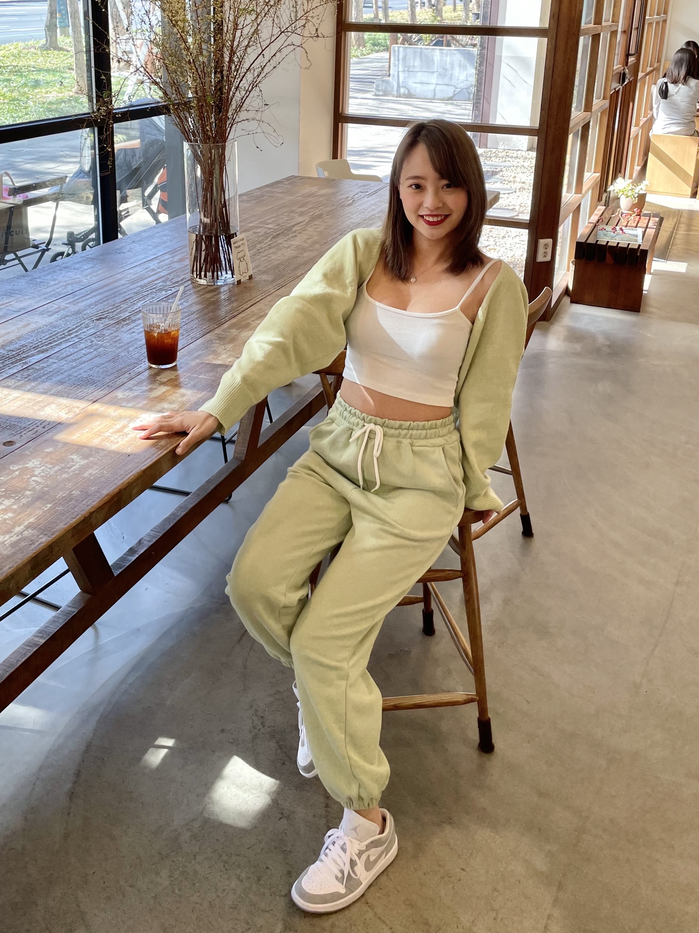 (W) Jordan 1 Low White Wolf Grey 착용 스타일 - 2