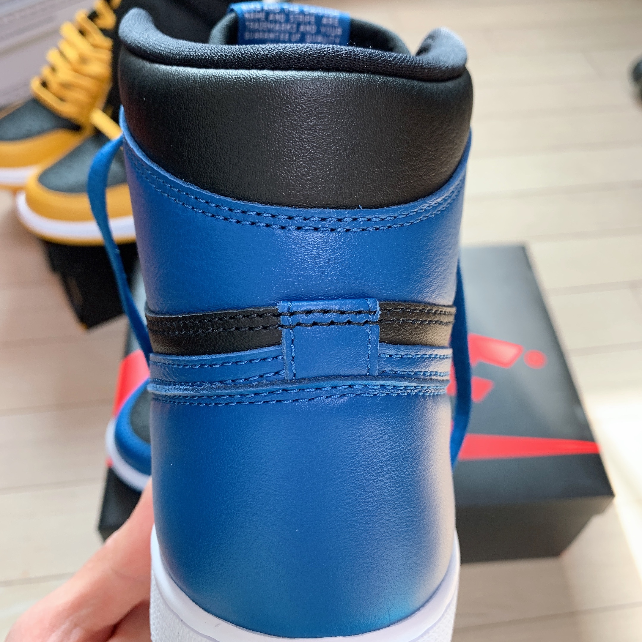 Jordan 1 Retro High OG Dark Marina Blue, Jordan 1 Retro High OG Pollen 착용 스타일 - 3