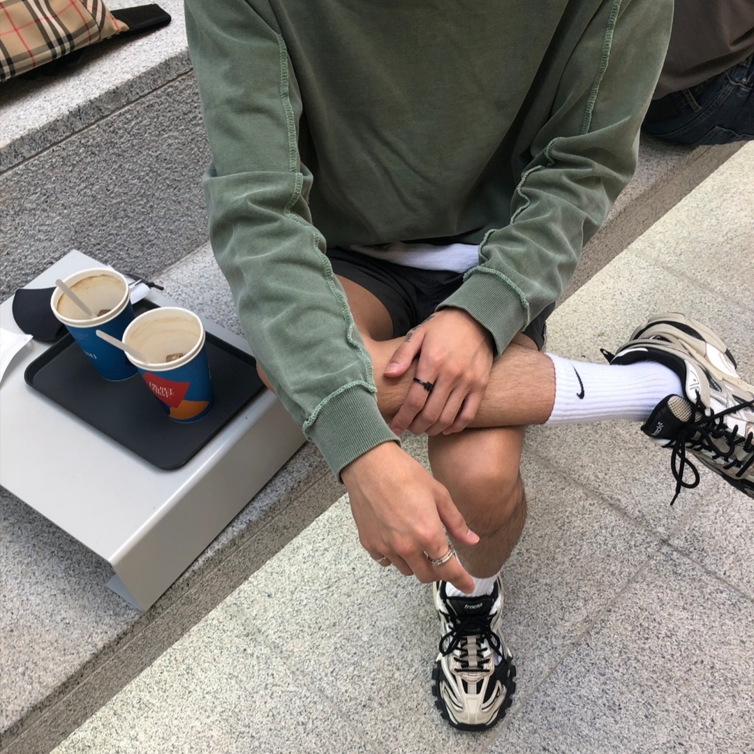 Balenciaga Track.2 Sneakers Beige Black 착용 스타일