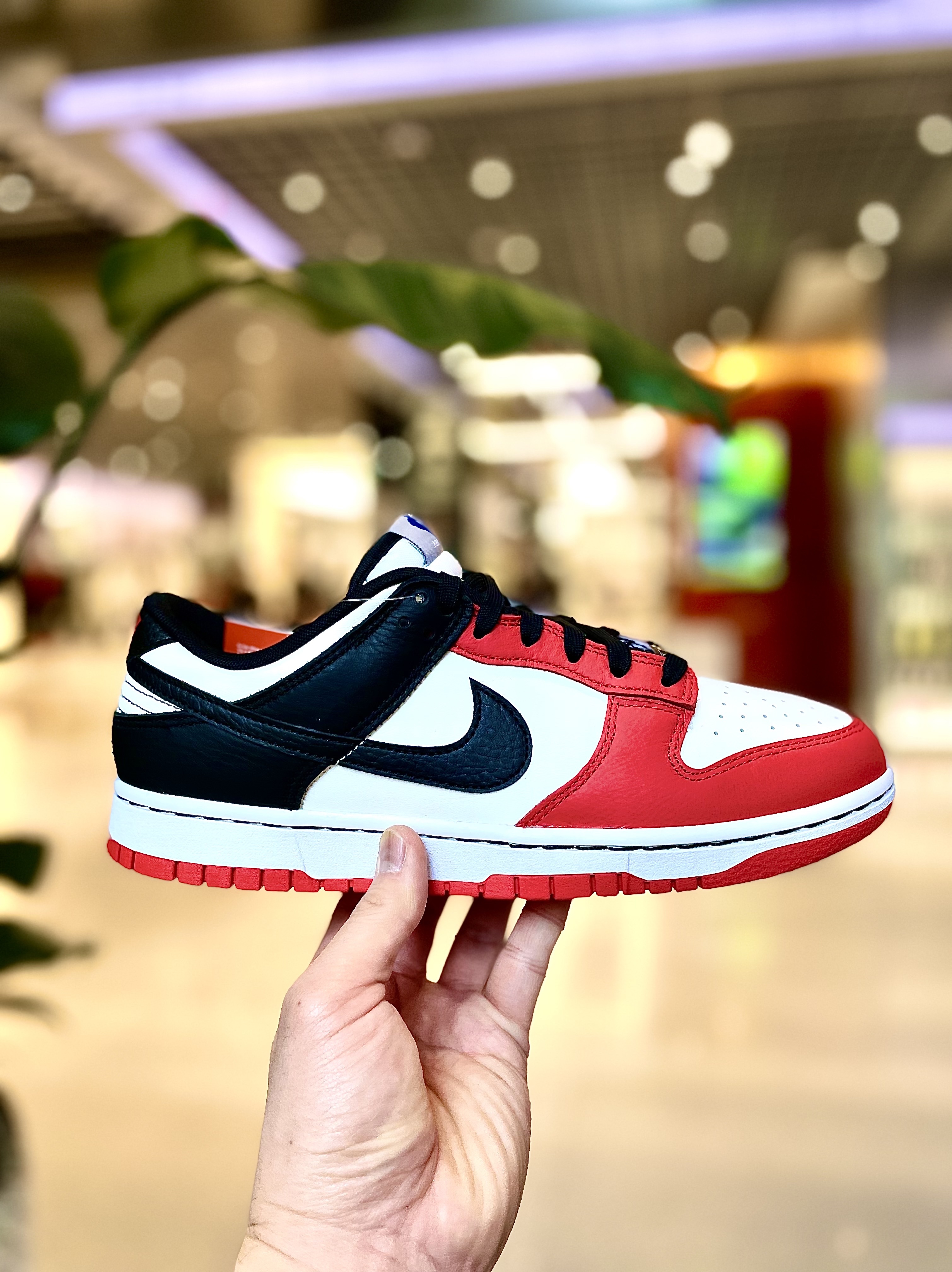 Nike x NBA Dunk Low Retro EMB Black and Chile Red 착용 스타일
