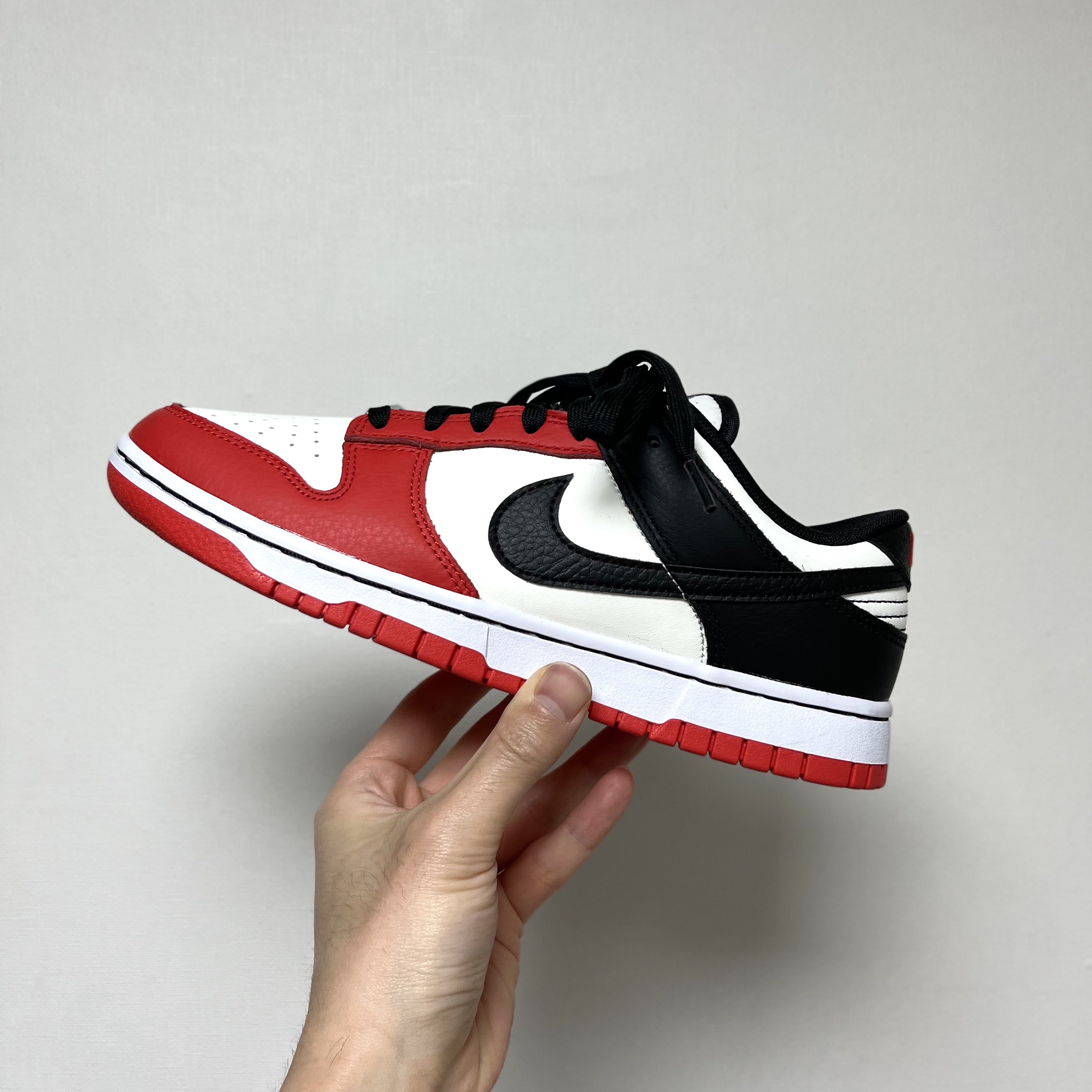 Nike x NBA Dunk Low Retro EMB Black and Chile Red 착용 스타일