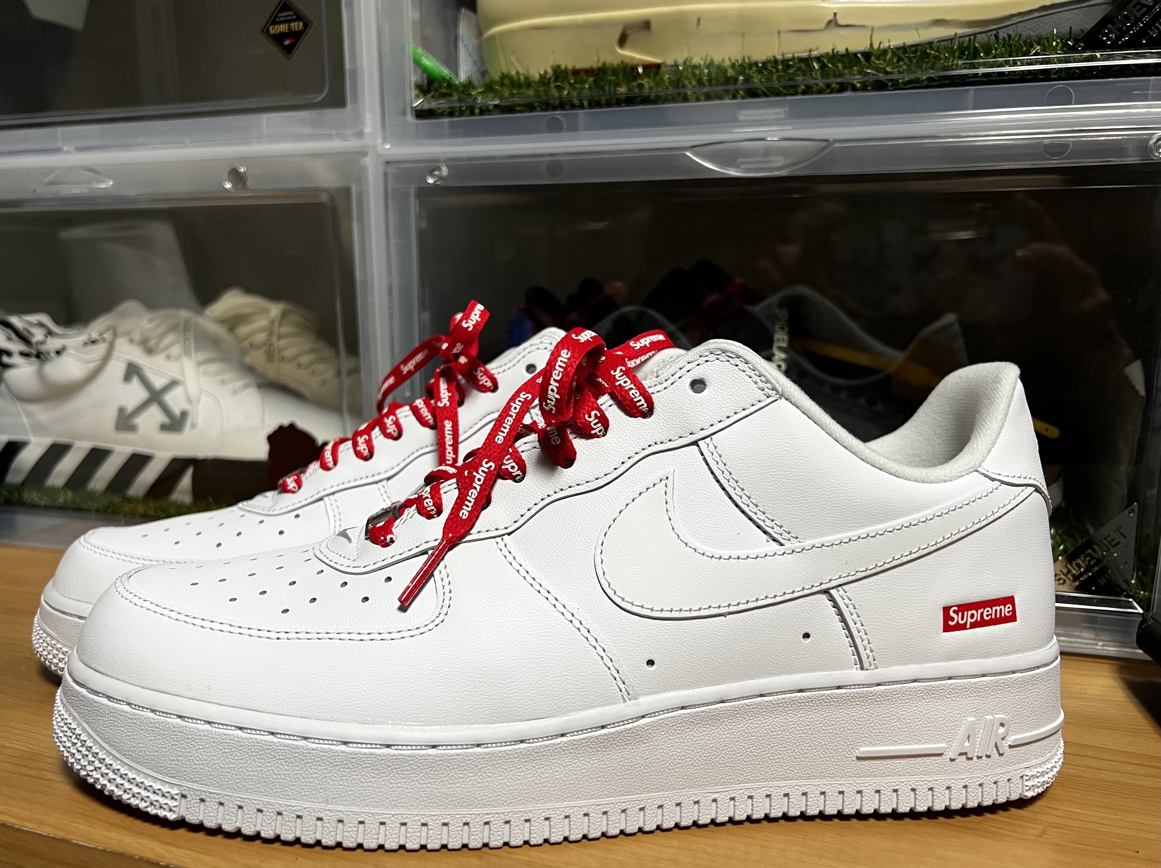 Nike x Supreme Air Force 1 Low White 착용 스타일 - 2